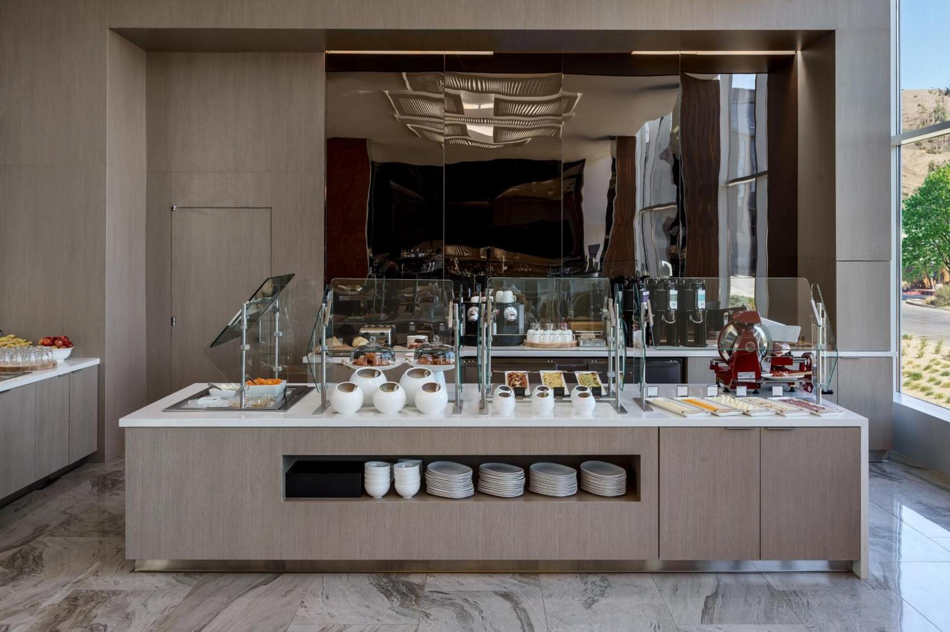 AC Hotel by Marriott San Francisco Airport/Oyster Point Waterfront photo 2
