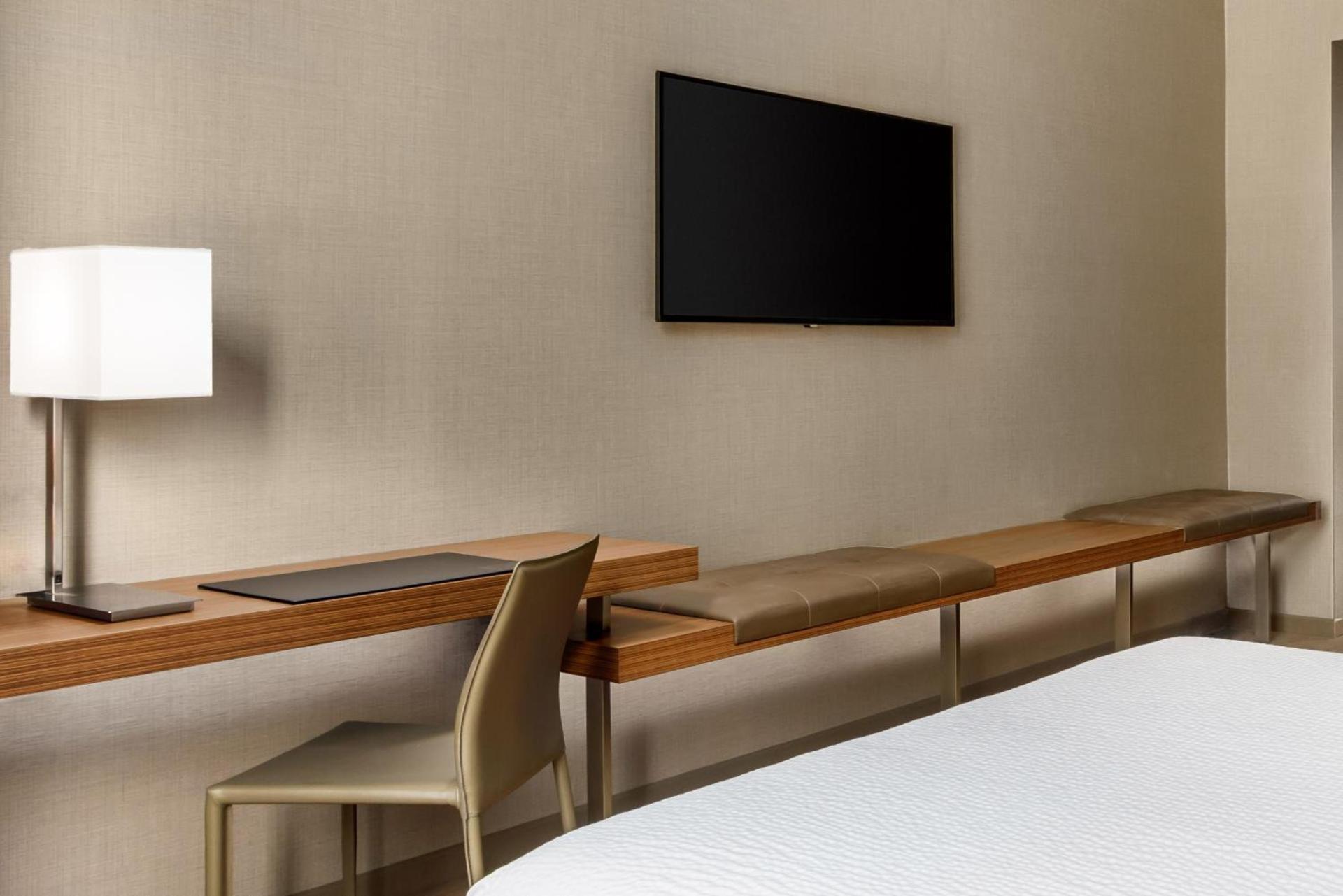 AC Hotel by Marriott San Francisco Airport/Oyster Point Waterfront photo 8