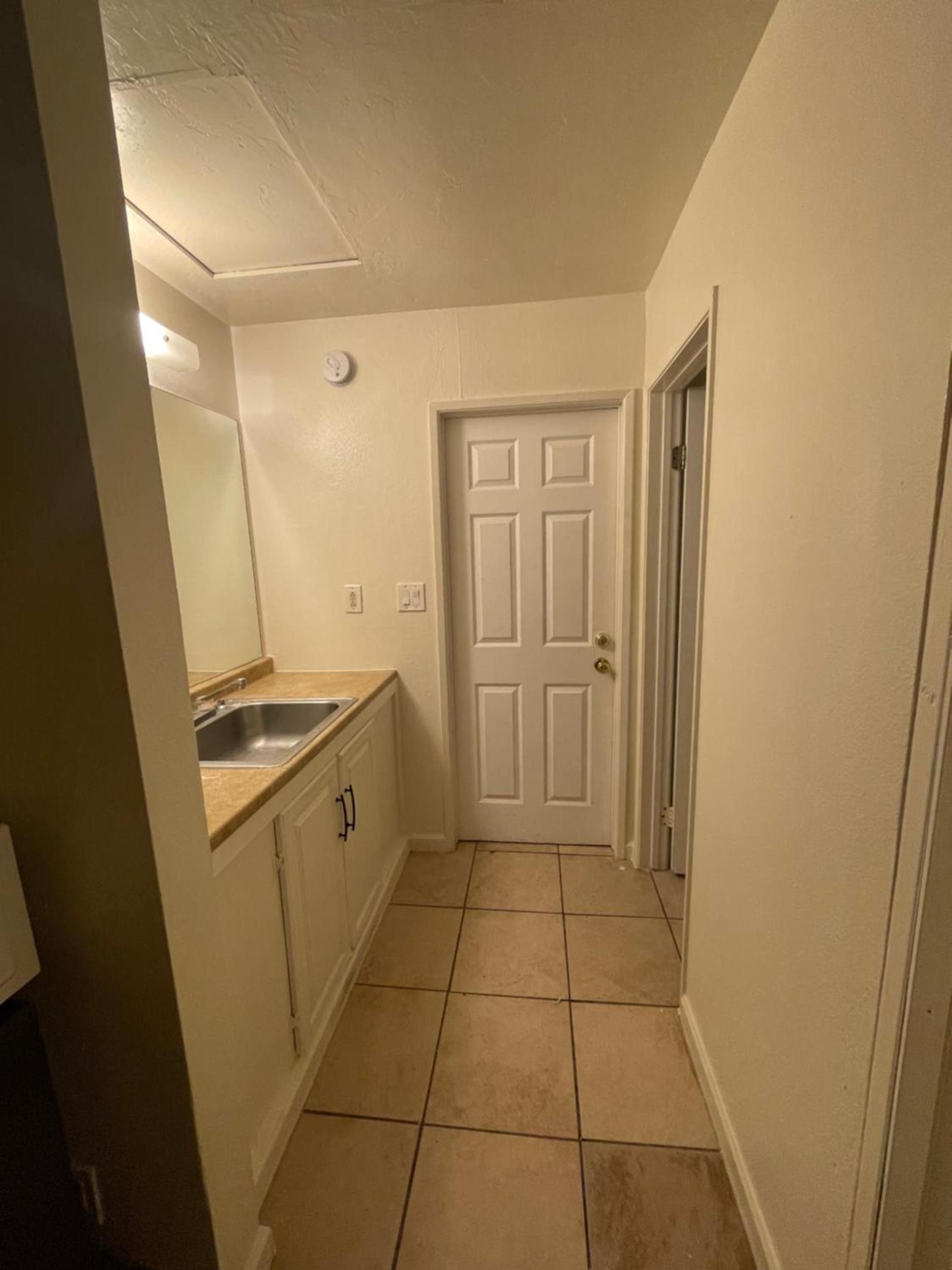 Crown Inn & Suites photo 22