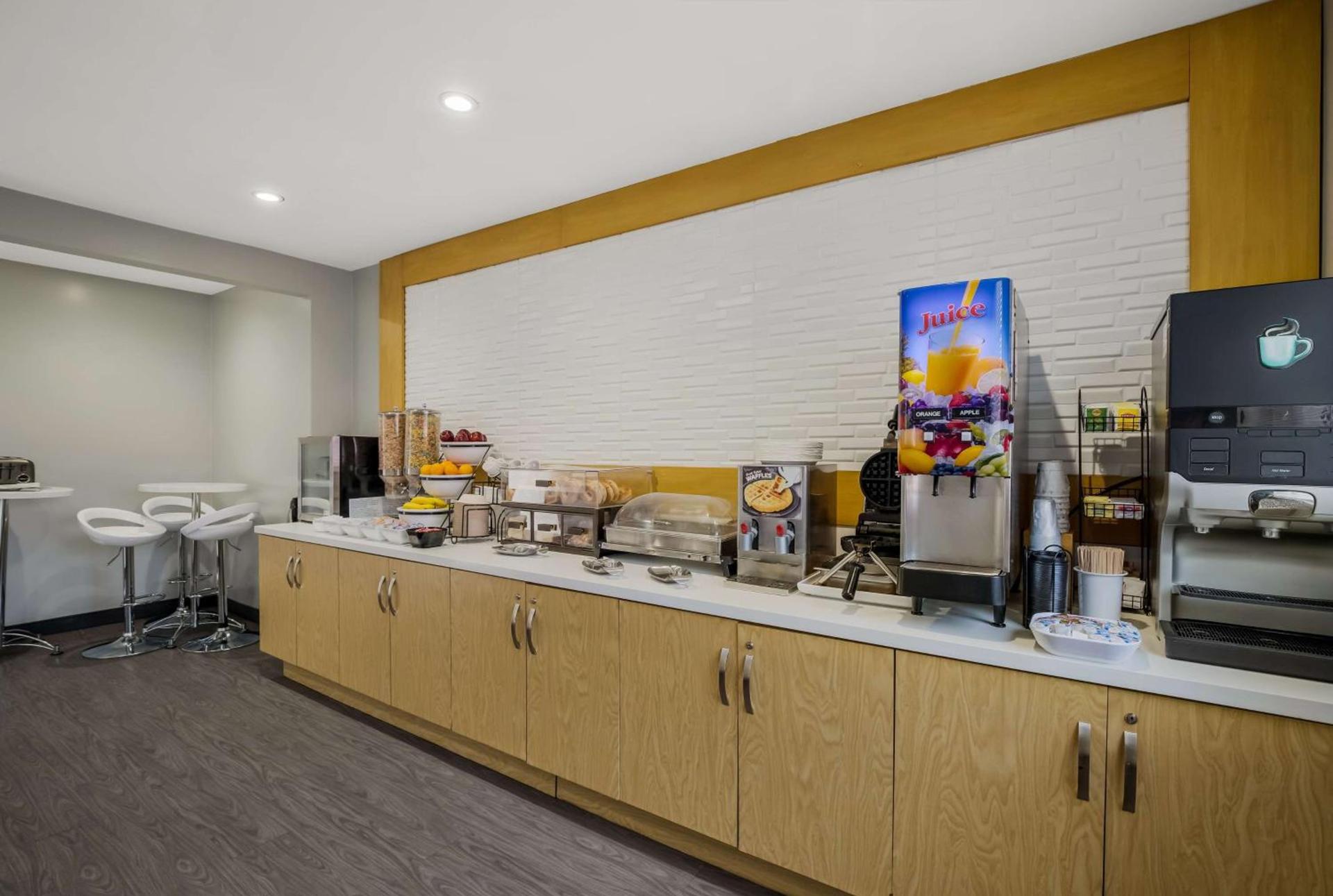 Sunset West Hotel, SureStay Collection By Best Western photo 23