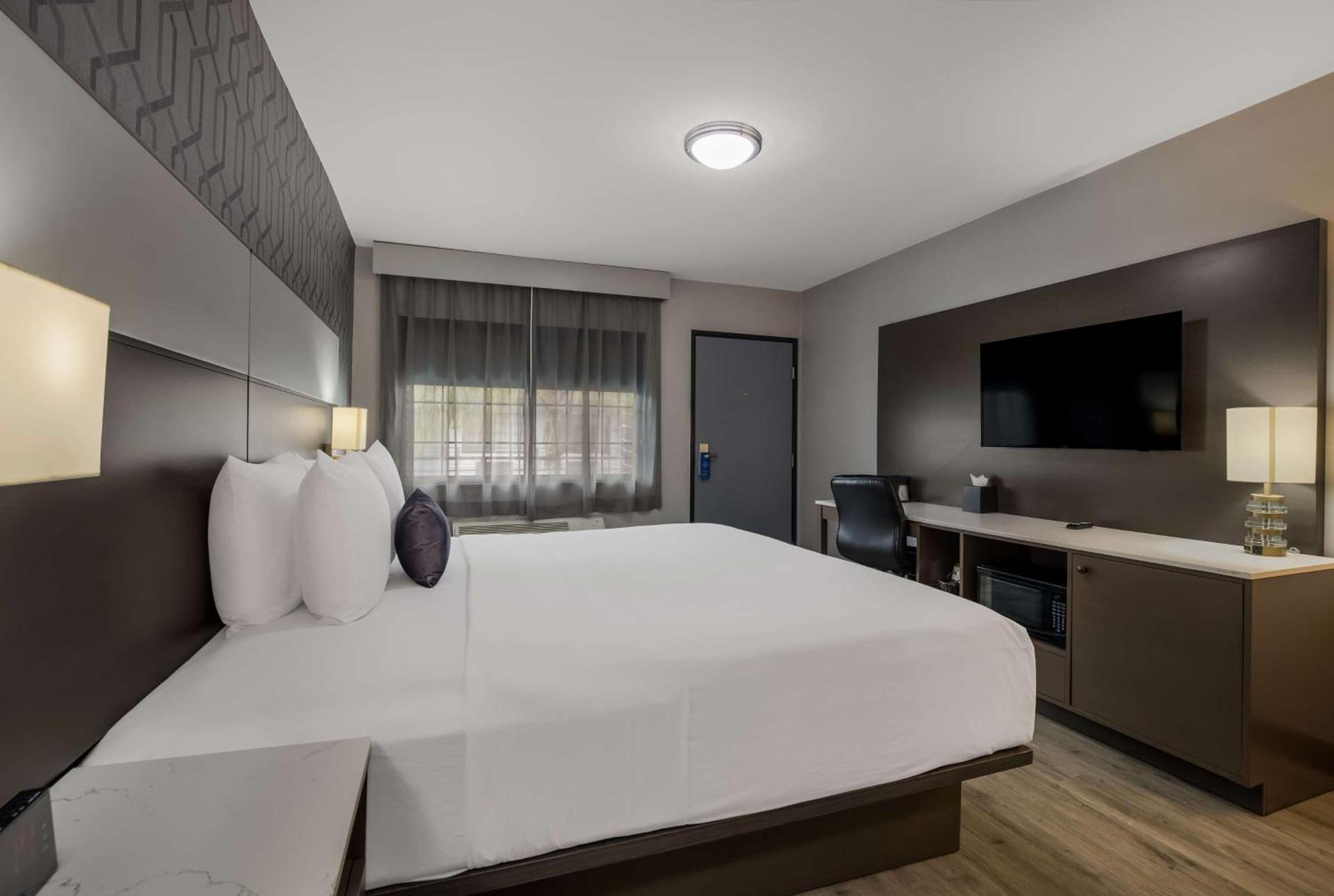 Sunset West Hotel, SureStay Collection By Best Western photo 19