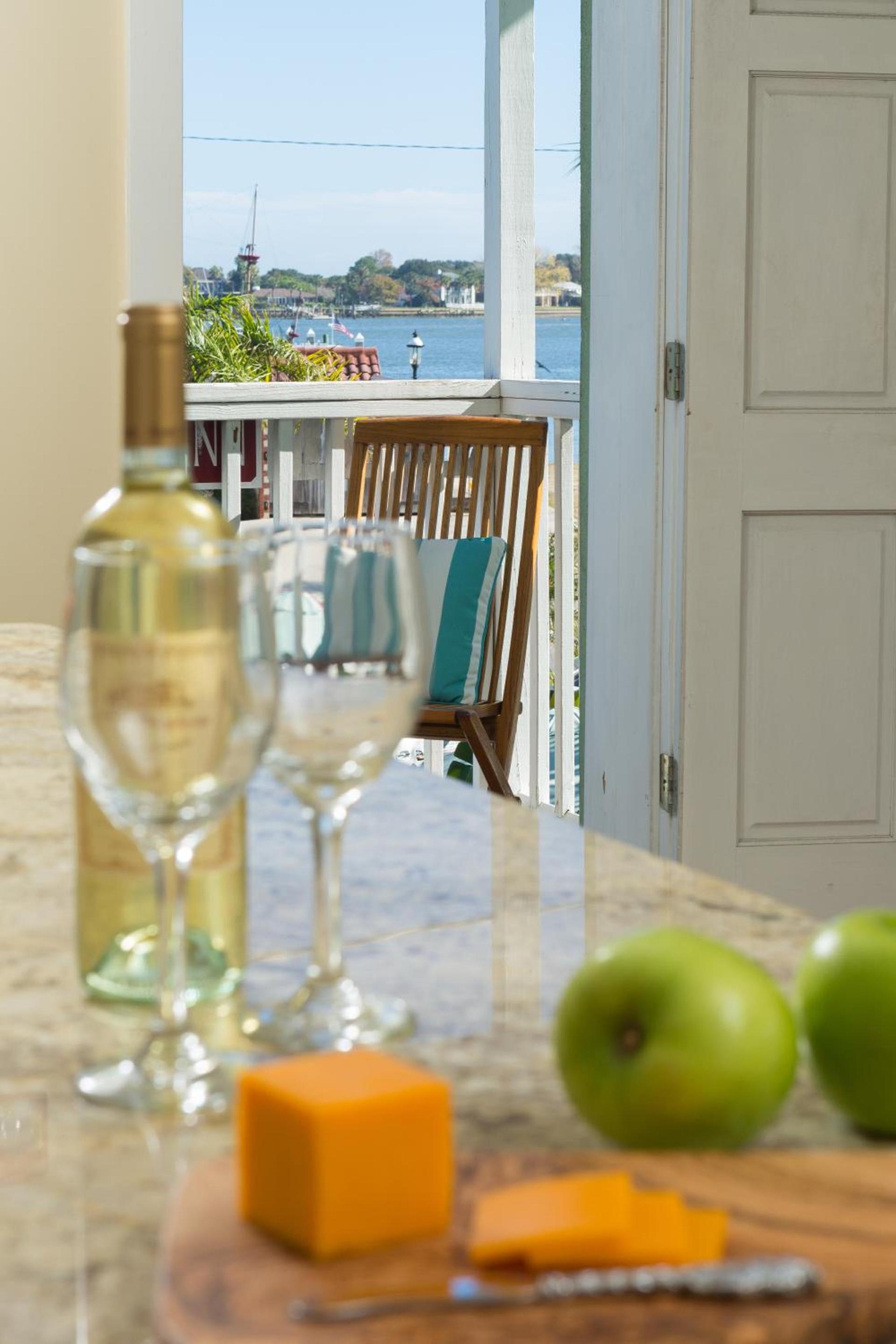 Bella Bay Inn photo 28
