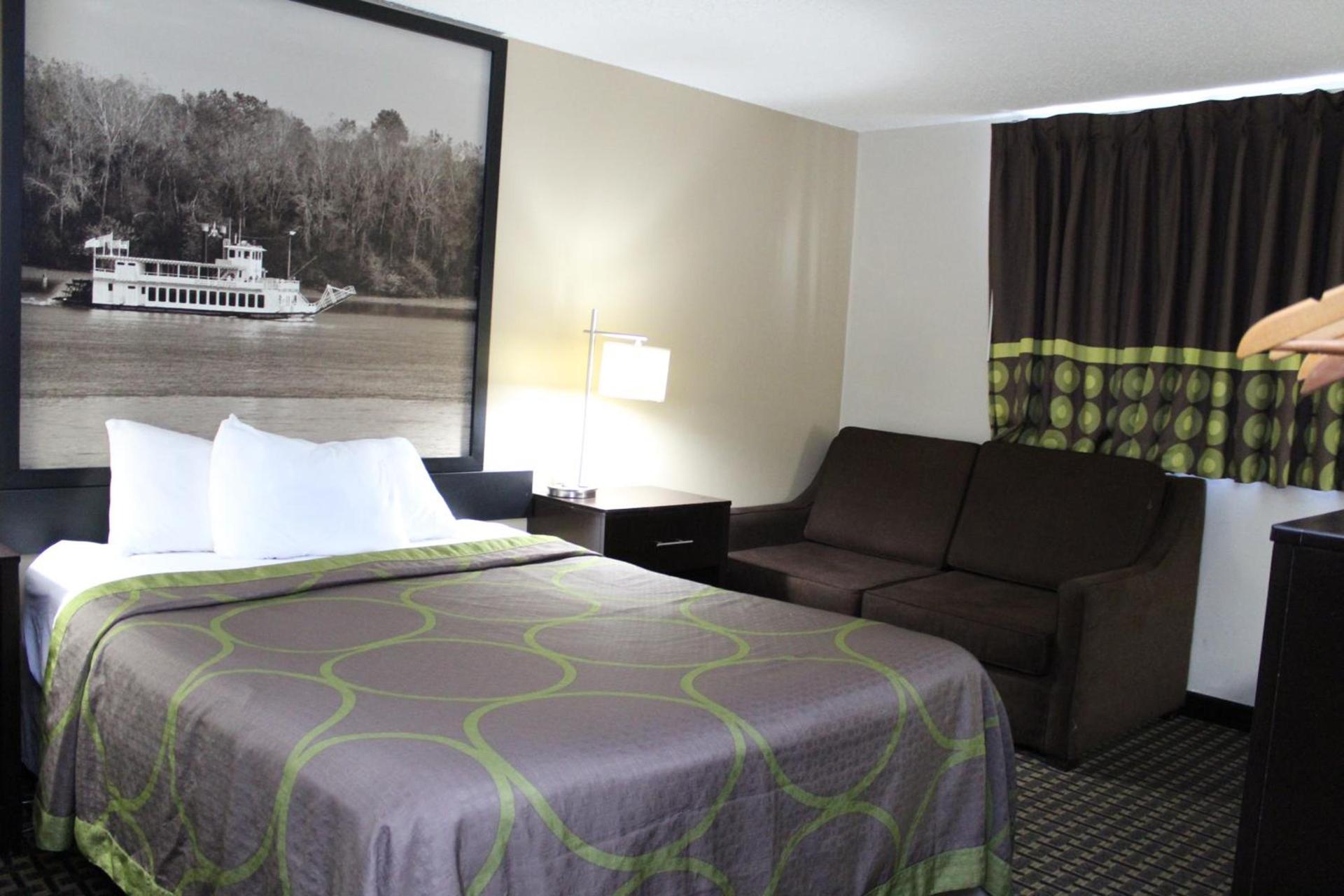 Super 8 by Wyndham Clear Lake photo 62