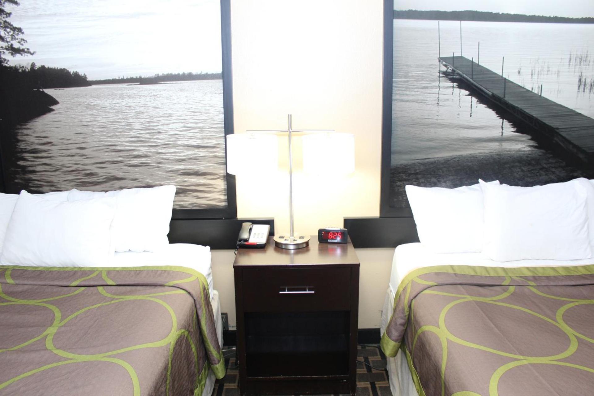 Super 8 by Wyndham Clear Lake photo 65
