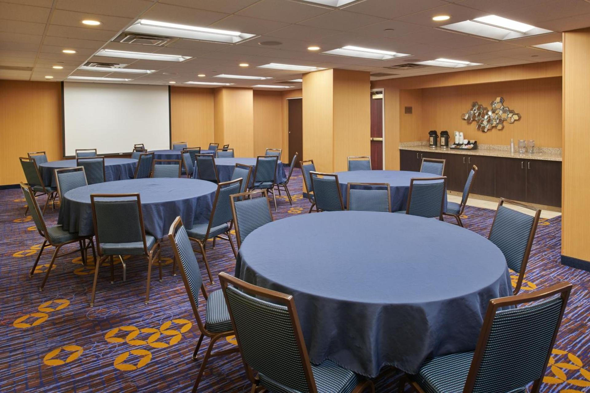 Courtyard by Marriott Columbus Downtown photo 34