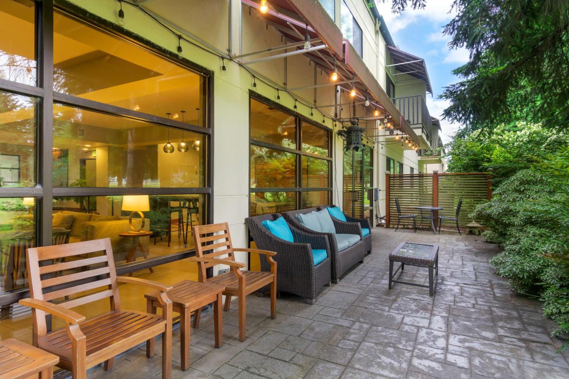 Best Western Plus Plaza by the Green photo 3