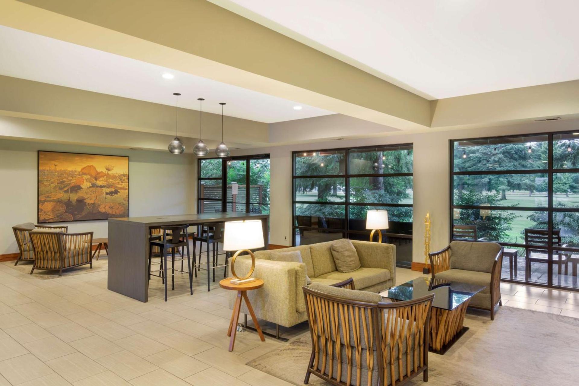 Best Western Plus Plaza by the Green photo 5