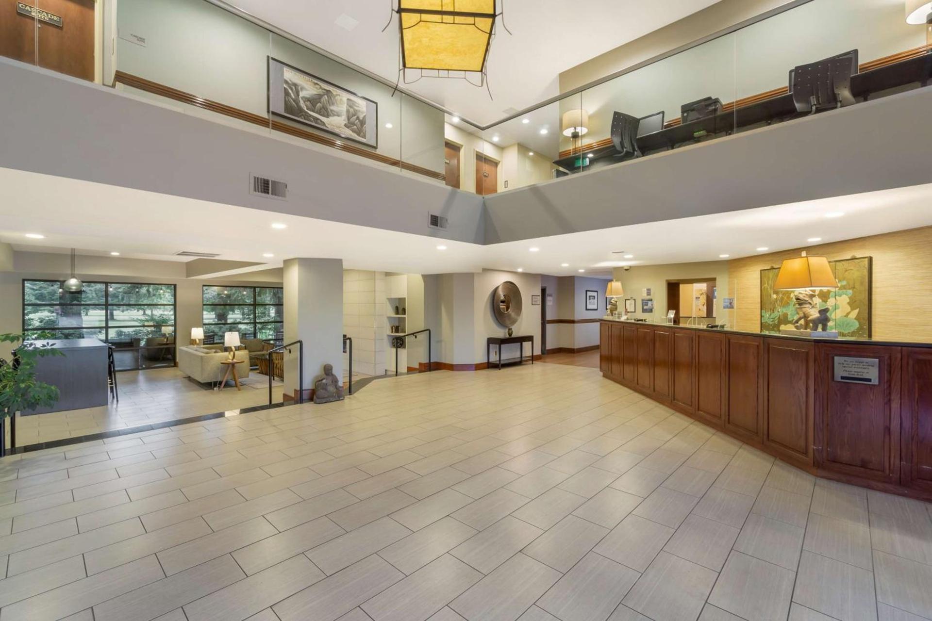 Best Western Plus Plaza by the Green photo 7