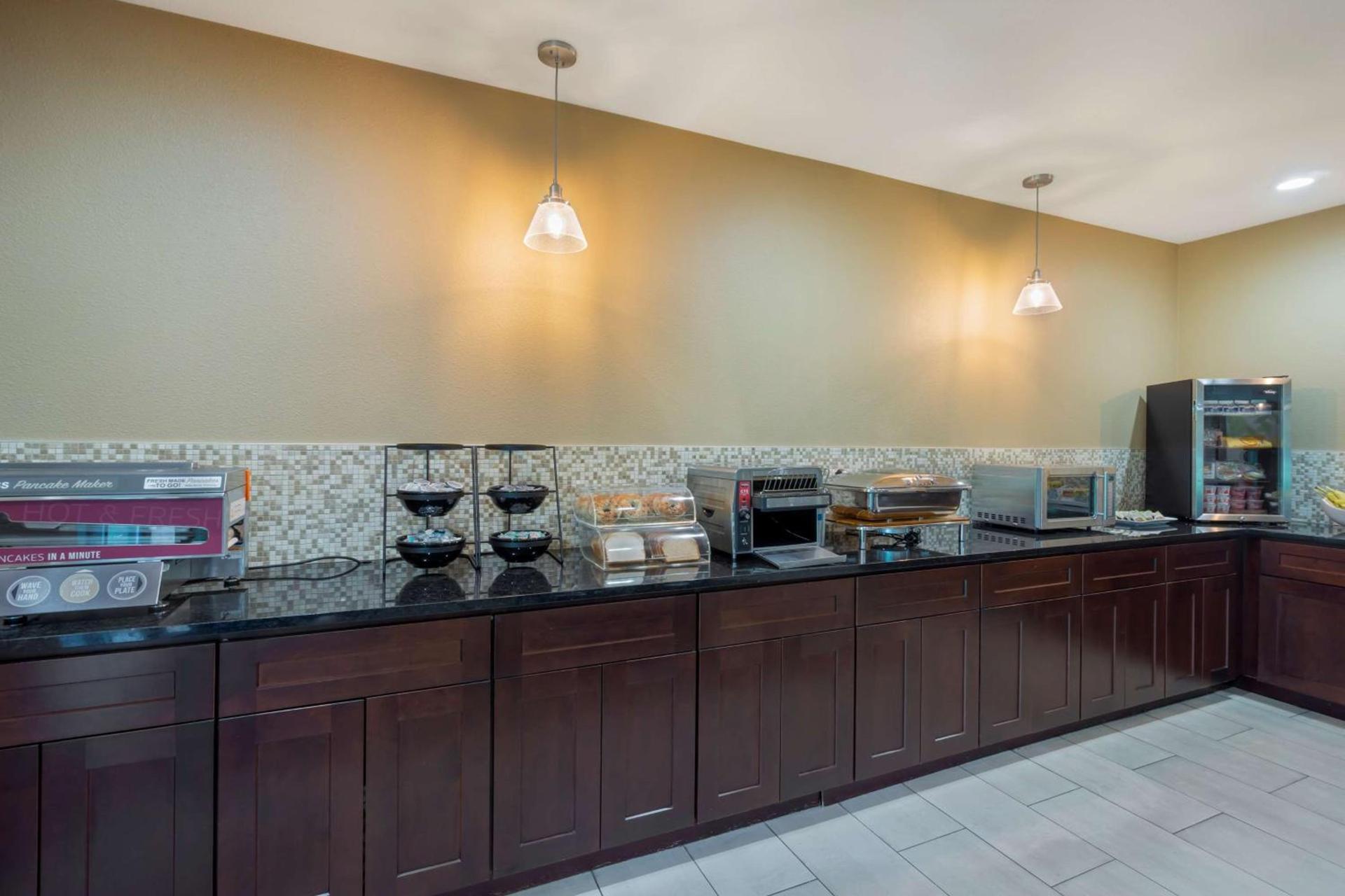 Best Western Plus Plaza by the Green photo 8