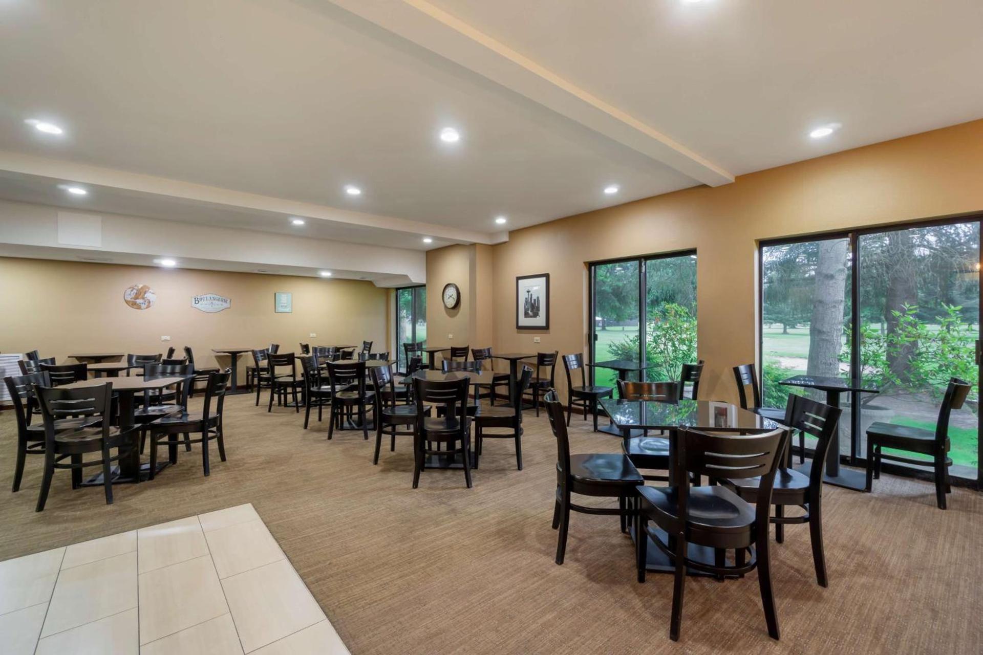 Best Western Plus Plaza by the Green photo 9