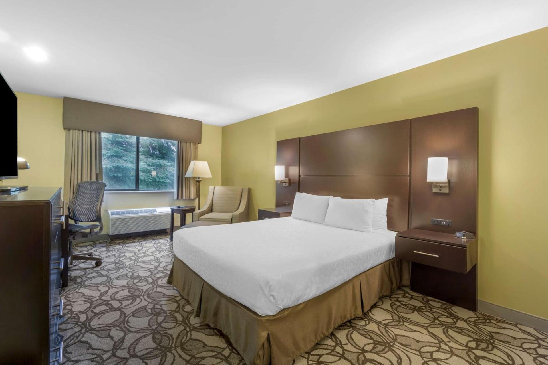 Best Western Plus Plaza by the Green photo 18
