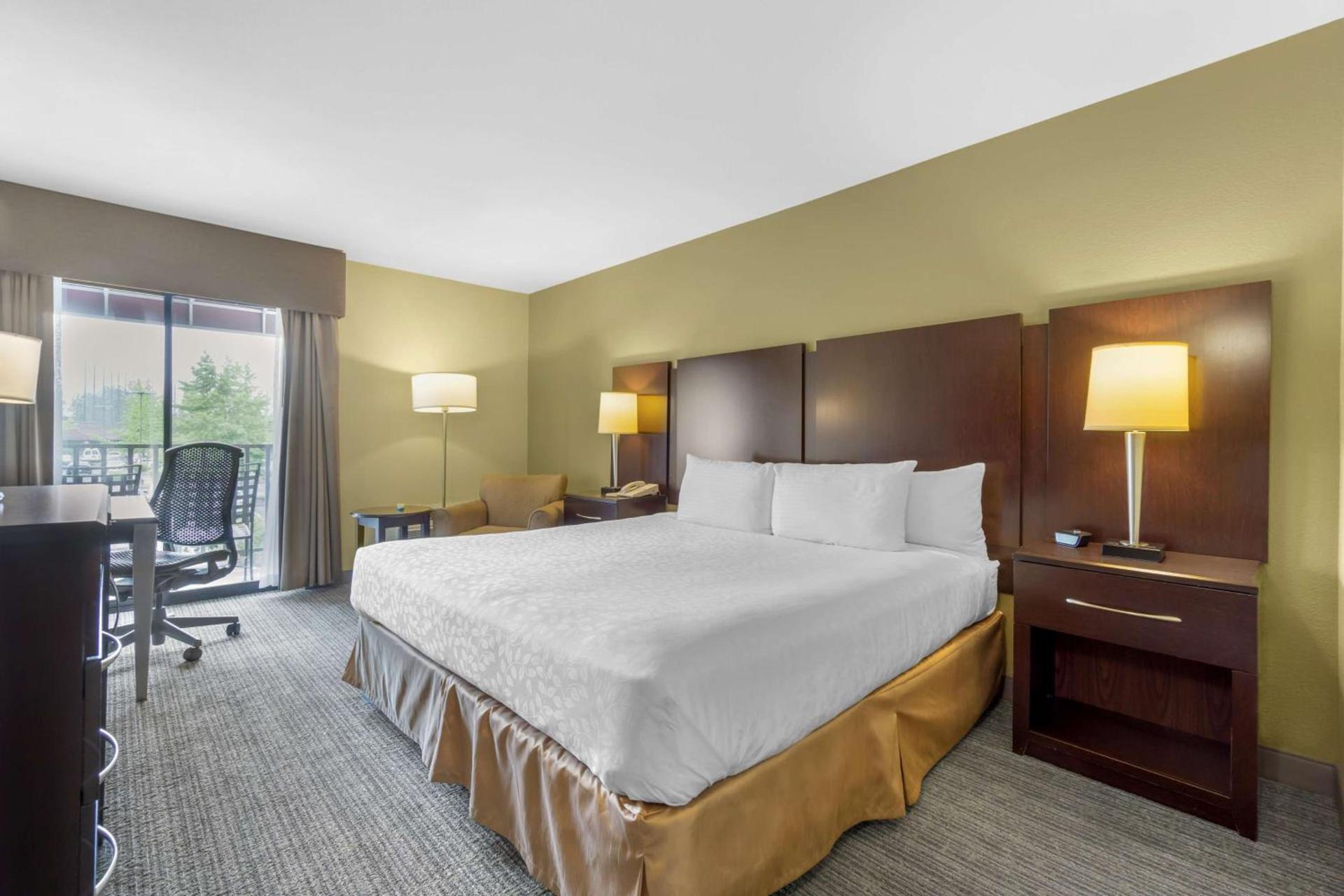 Best Western Plus Plaza by the Green photo 19
