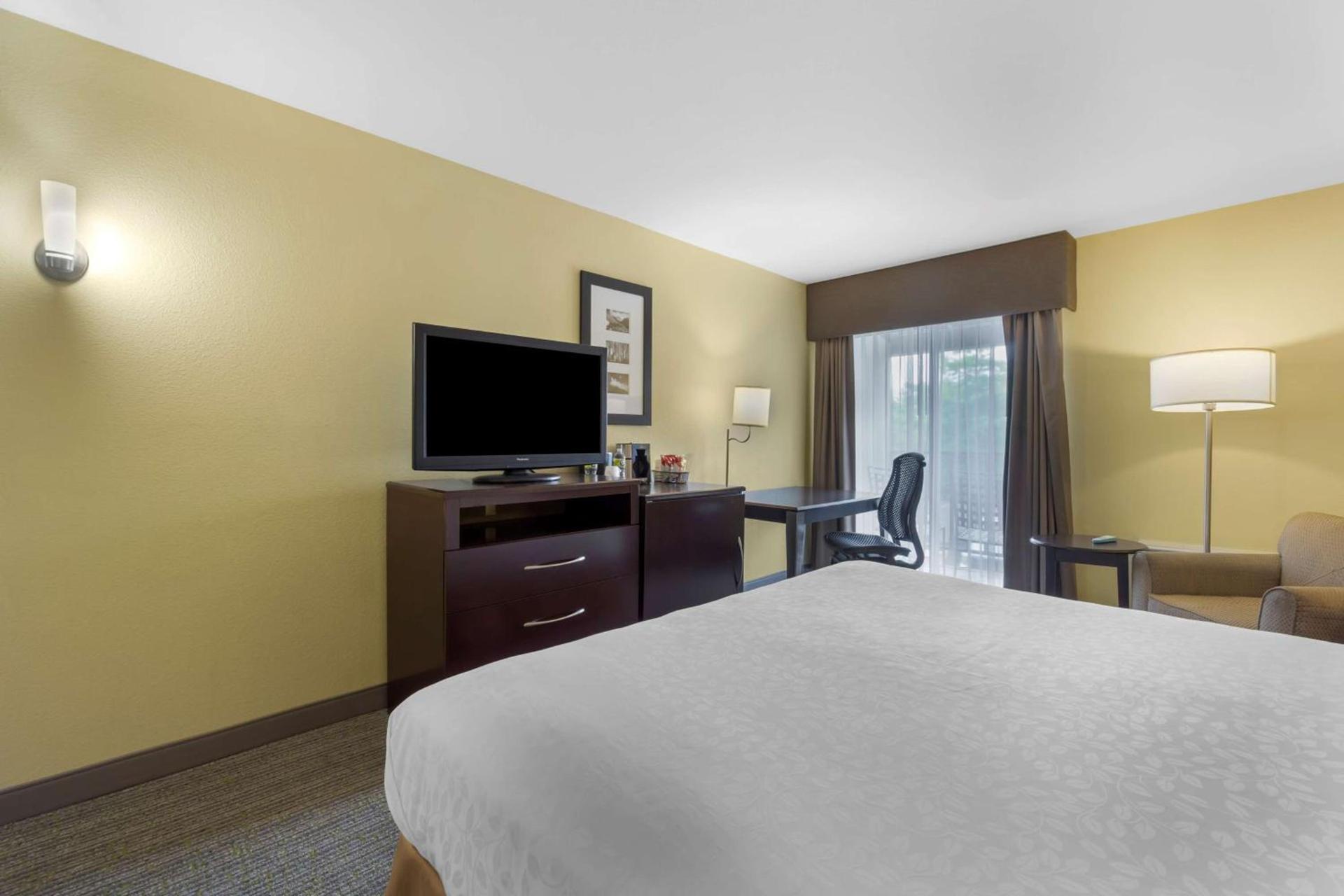 Best Western Plus Plaza by the Green photo 20