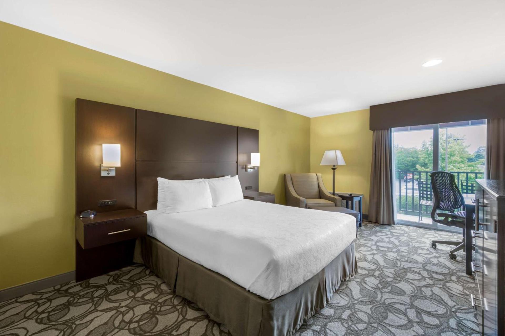 Best Western Plus Plaza by the Green photo 22