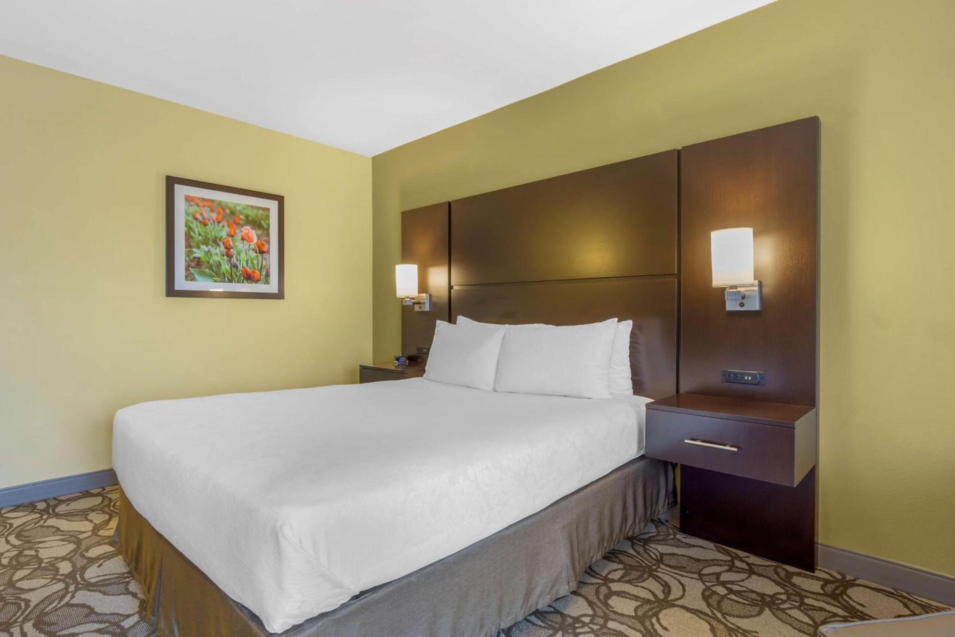 Best Western Plus Plaza by the Green photo 23