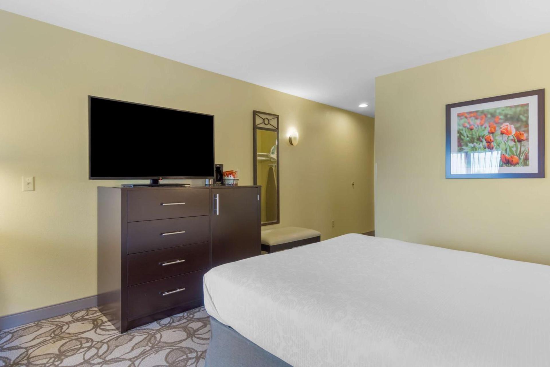 Best Western Plus Plaza by the Green photo 24