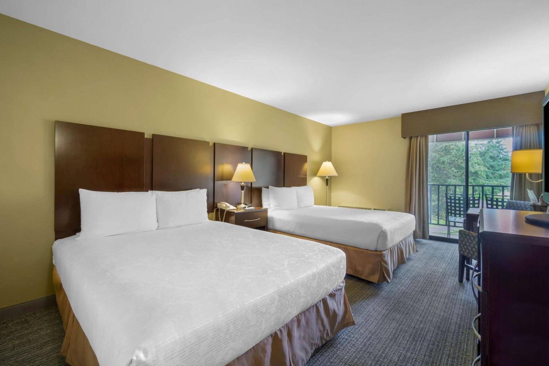 Best Western Plus Plaza by the Green photo 25