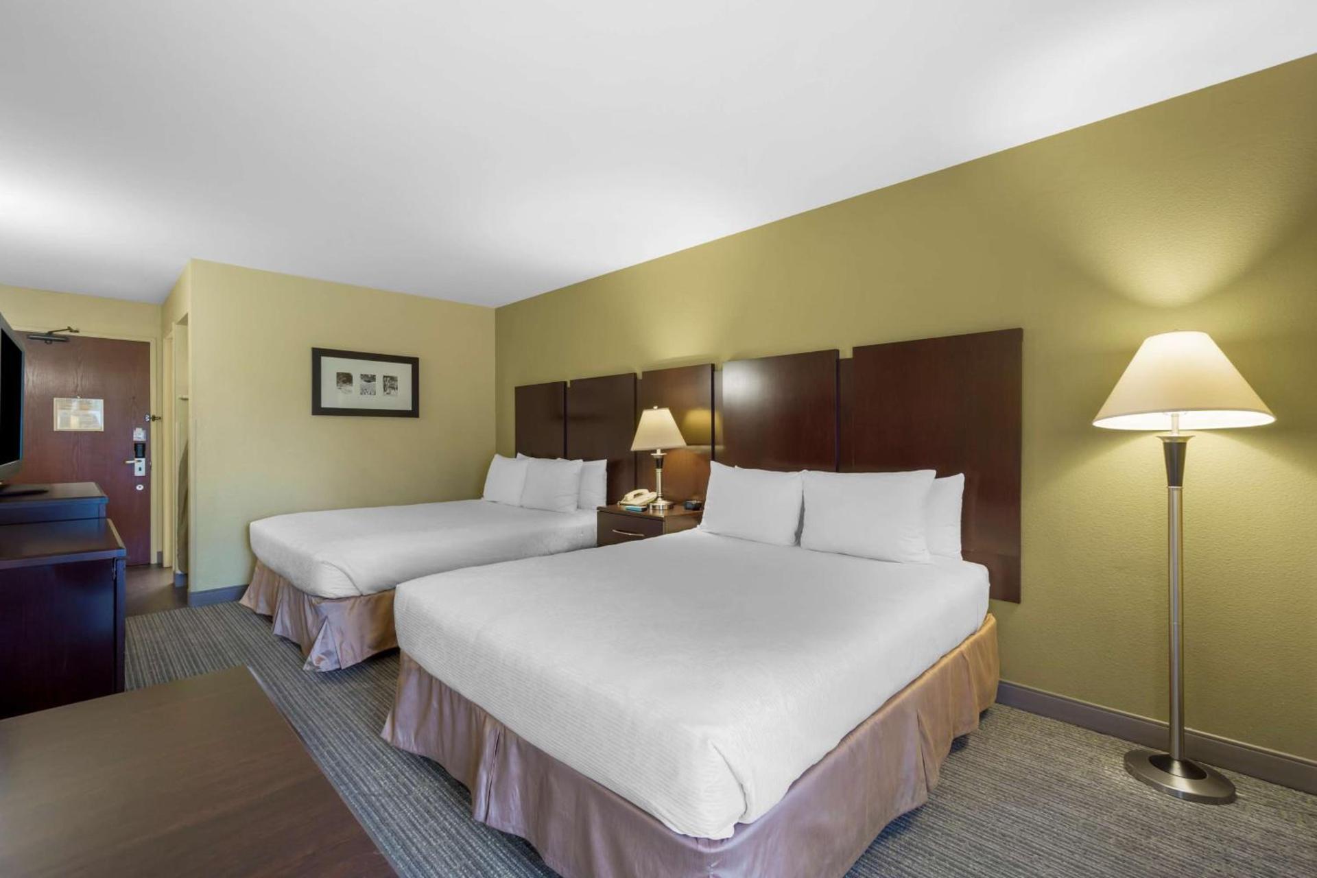 Best Western Plus Plaza by the Green photo 27