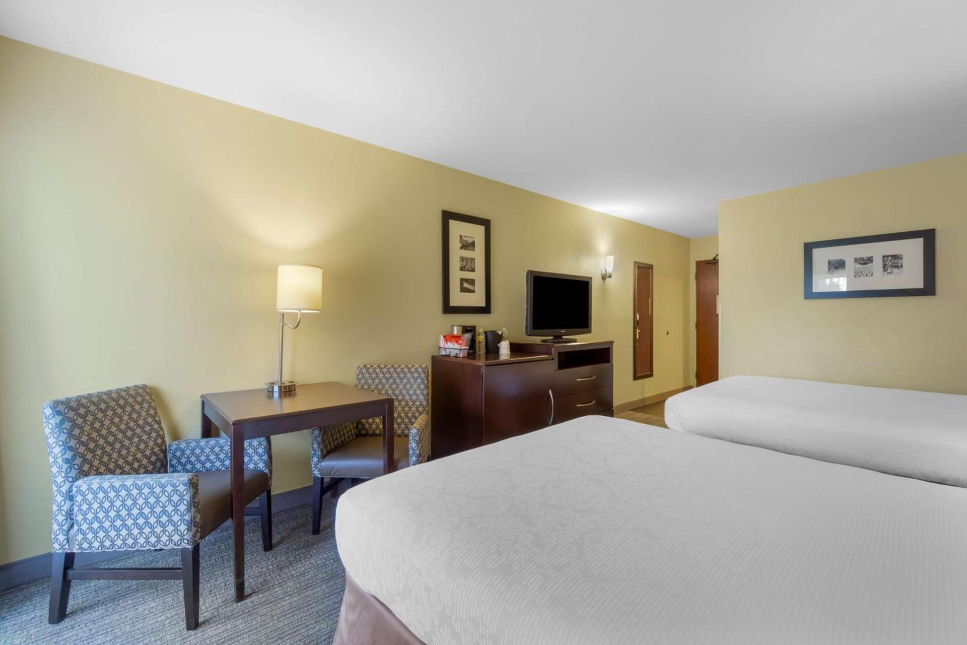 Best Western Plus Plaza by the Green photo 26
