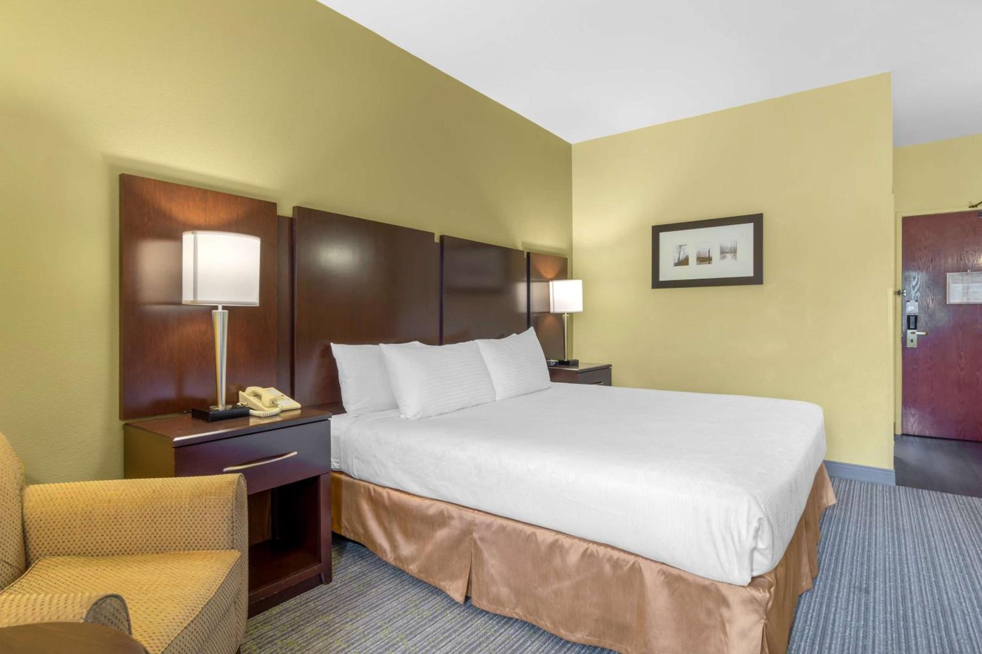 Best Western Plus Plaza by the Green photo 29