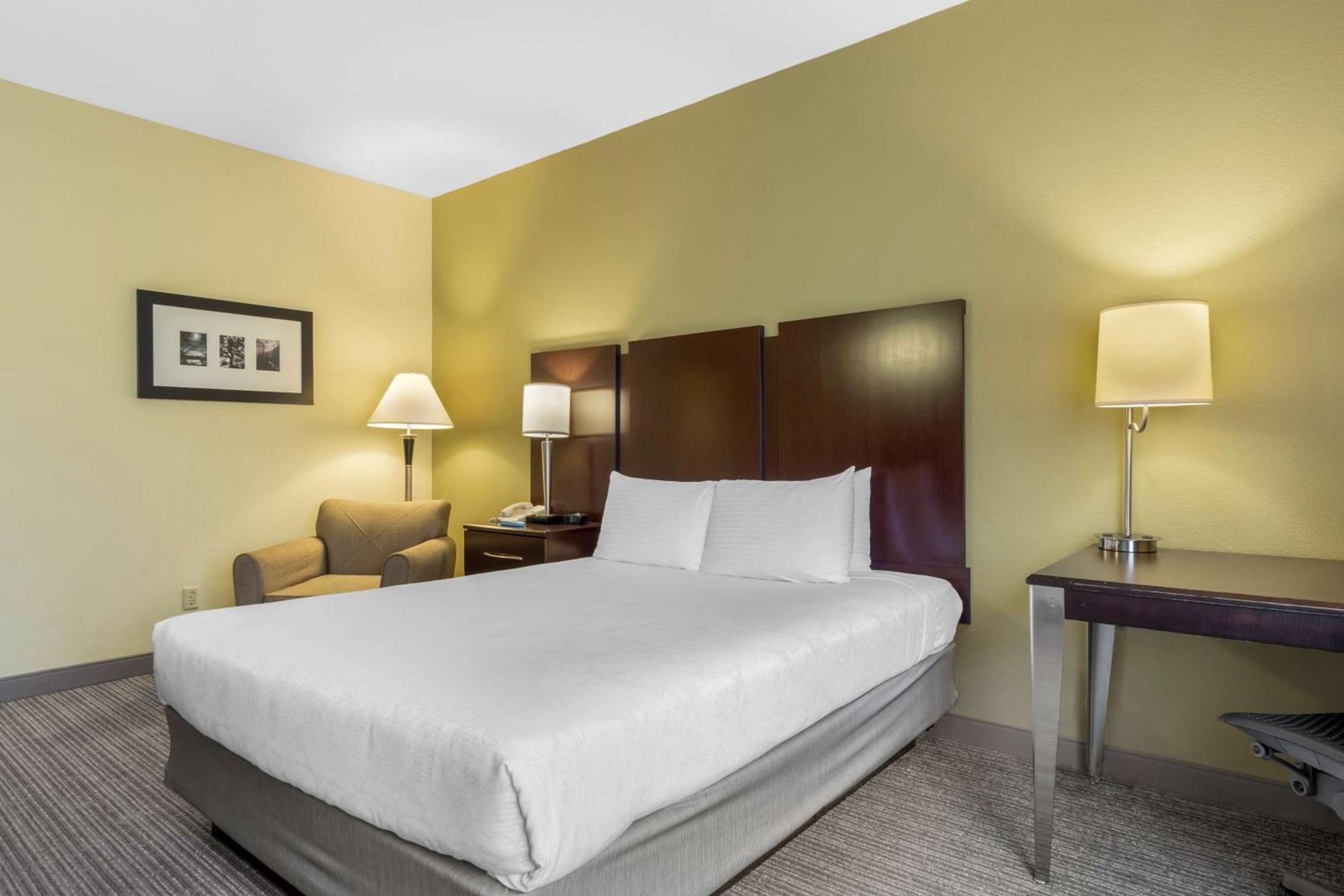 Best Western Plus Plaza by the Green photo 32