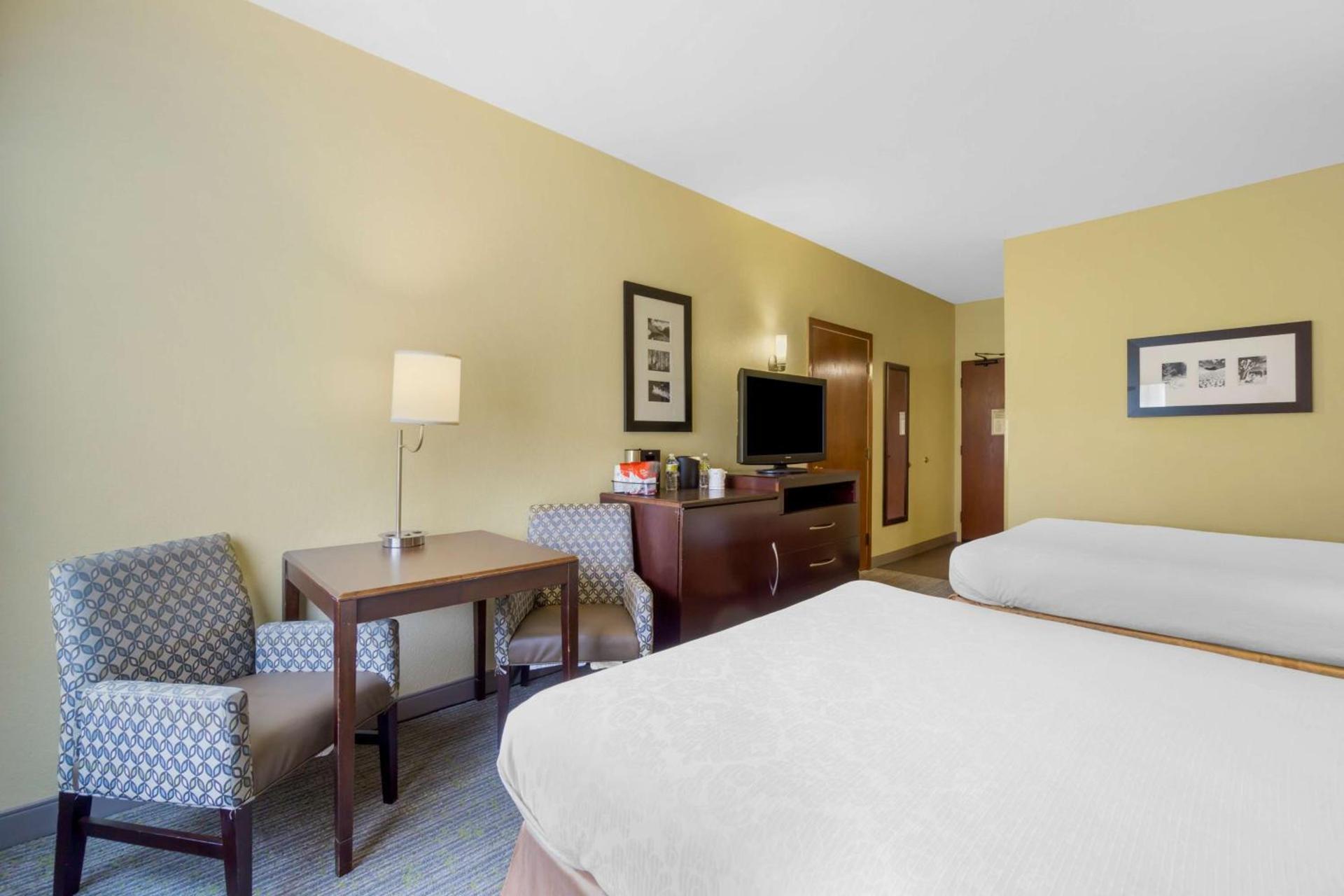 Best Western Plus Plaza by the Green photo 34