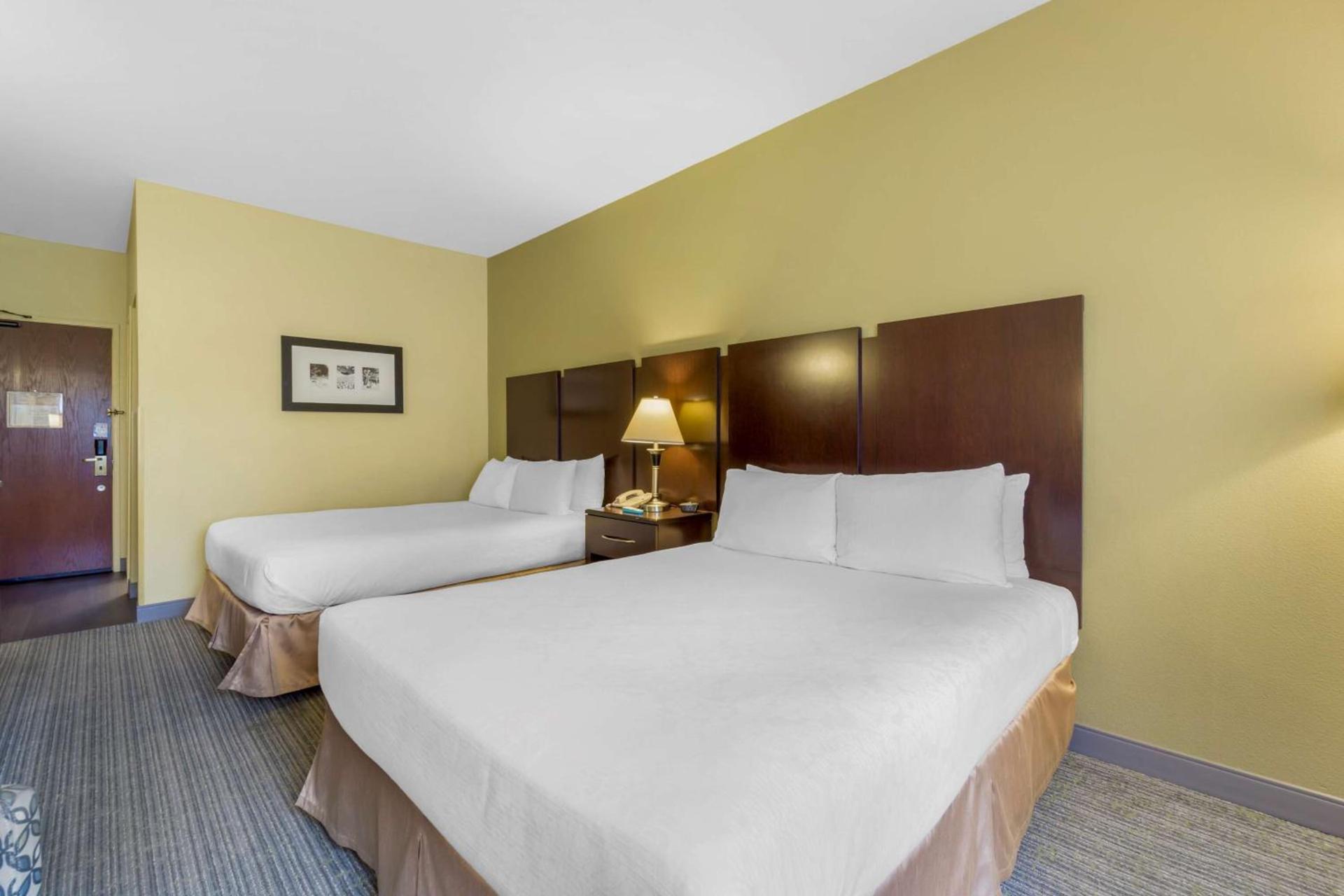 Best Western Plus Plaza by the Green photo 35