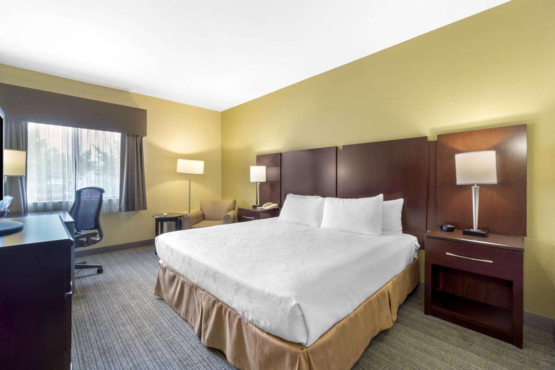 Best Western Plus Plaza by the Green photo 36