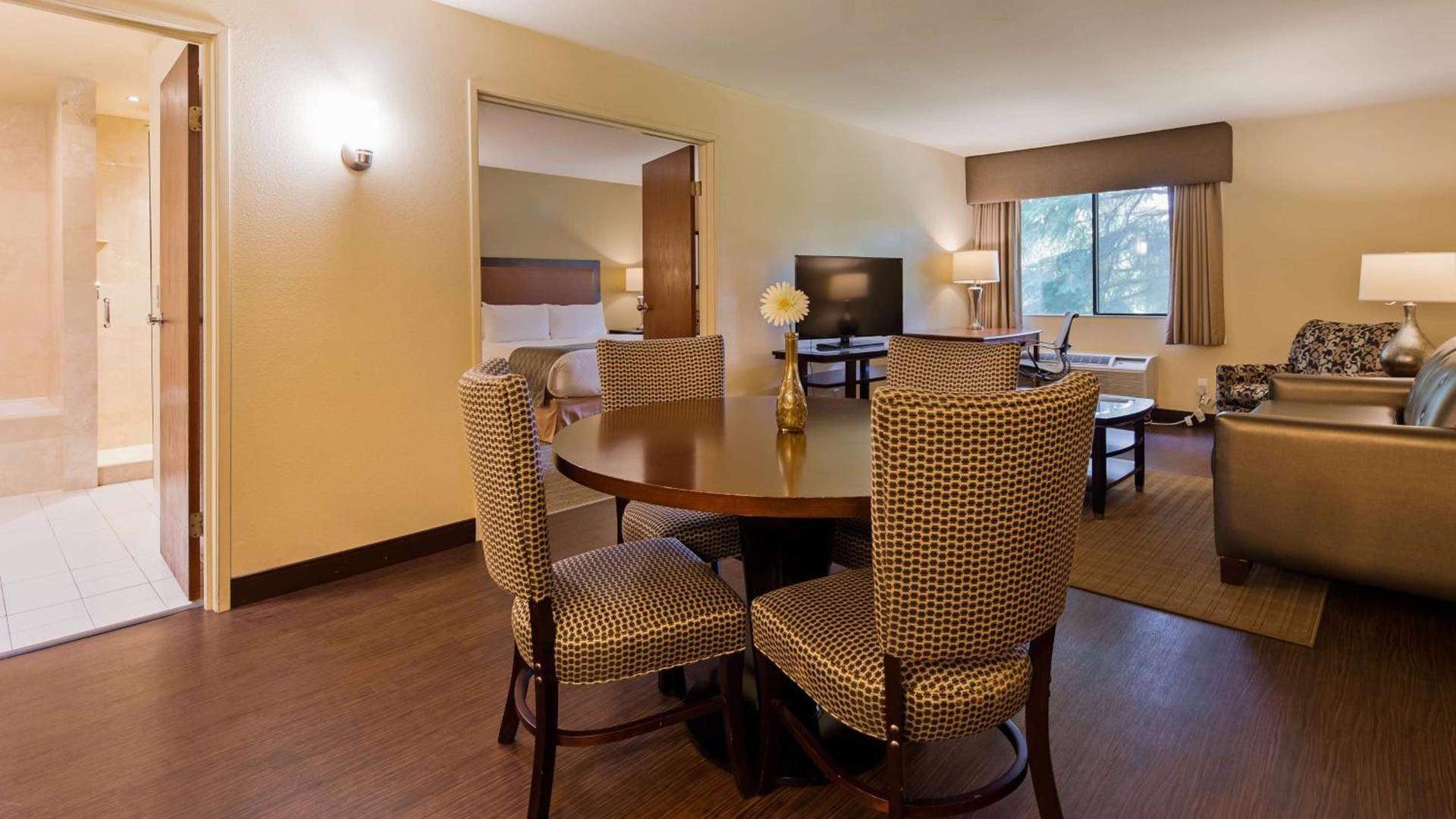 Best Western Plus Plaza by the Green photo 48