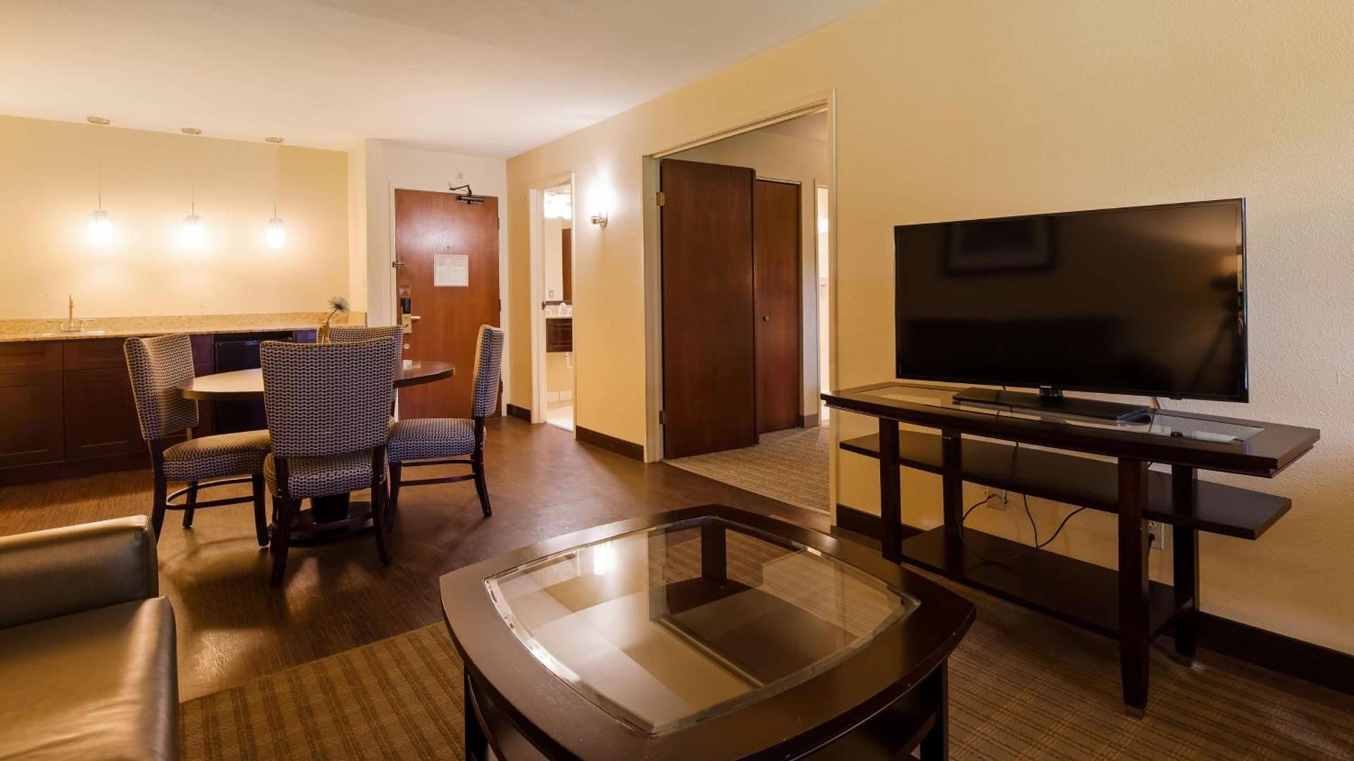 Best Western Plus Plaza by the Green photo 49