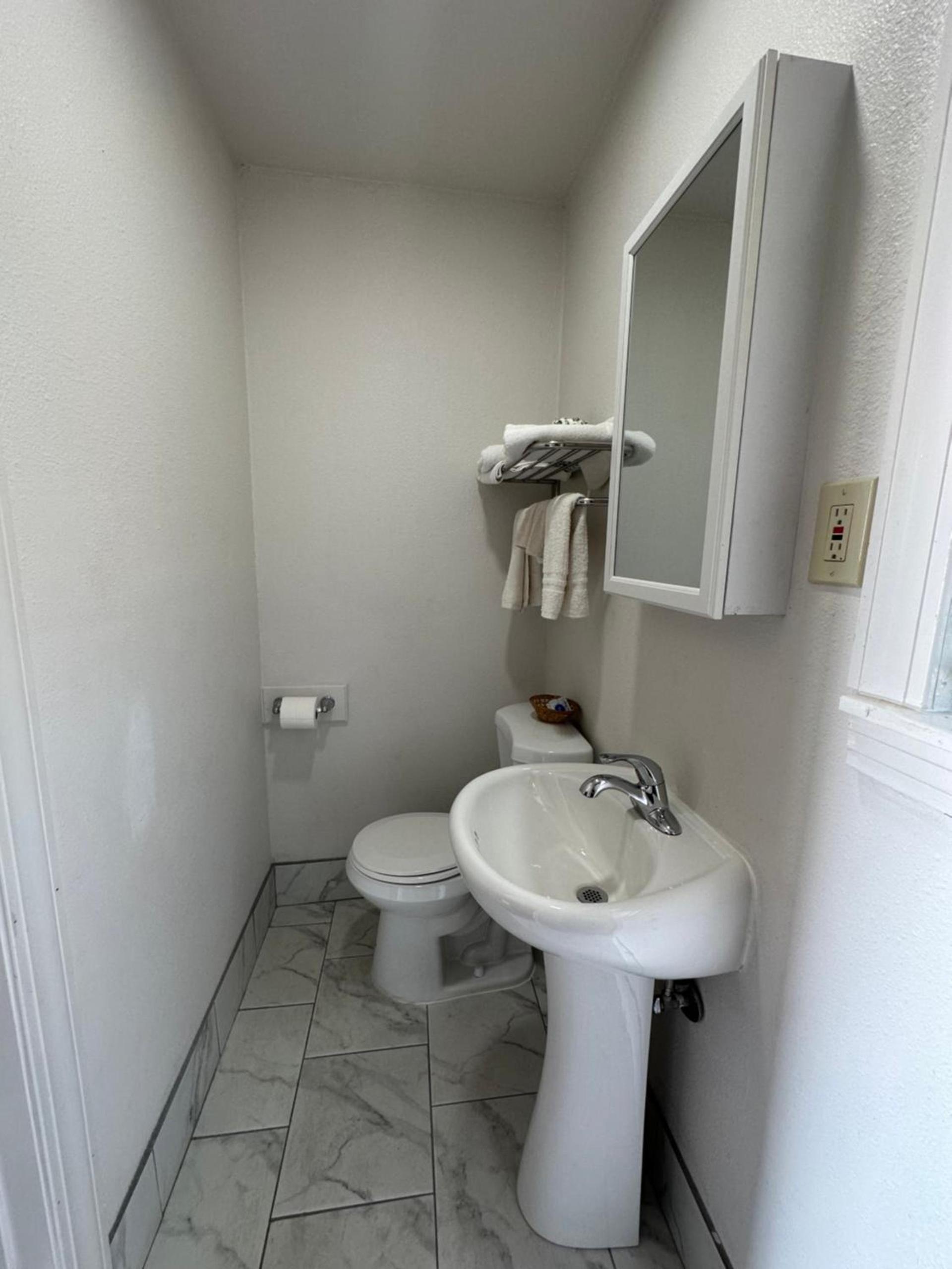 Llano Motel photo 23