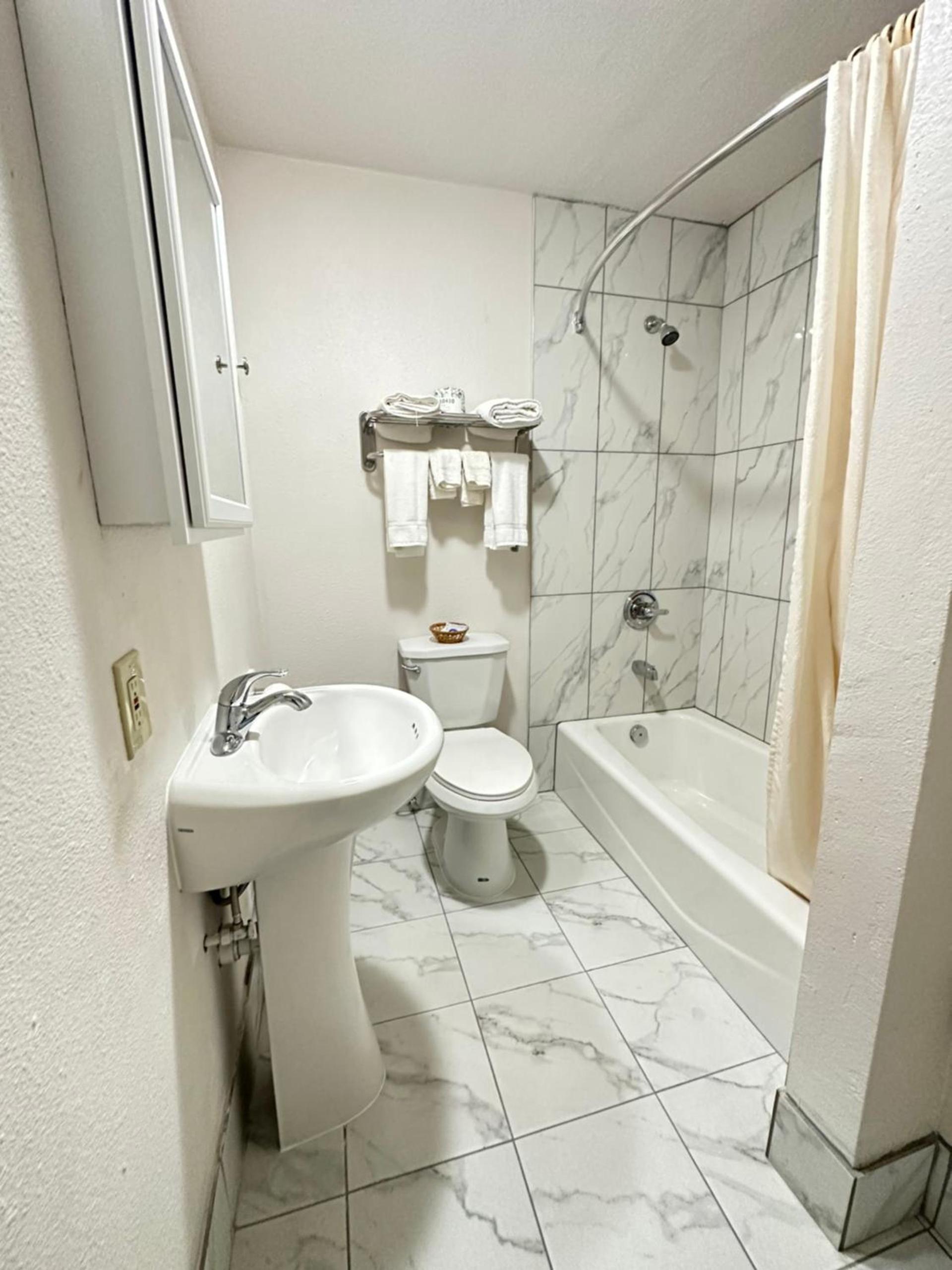 Llano Motel photo 36