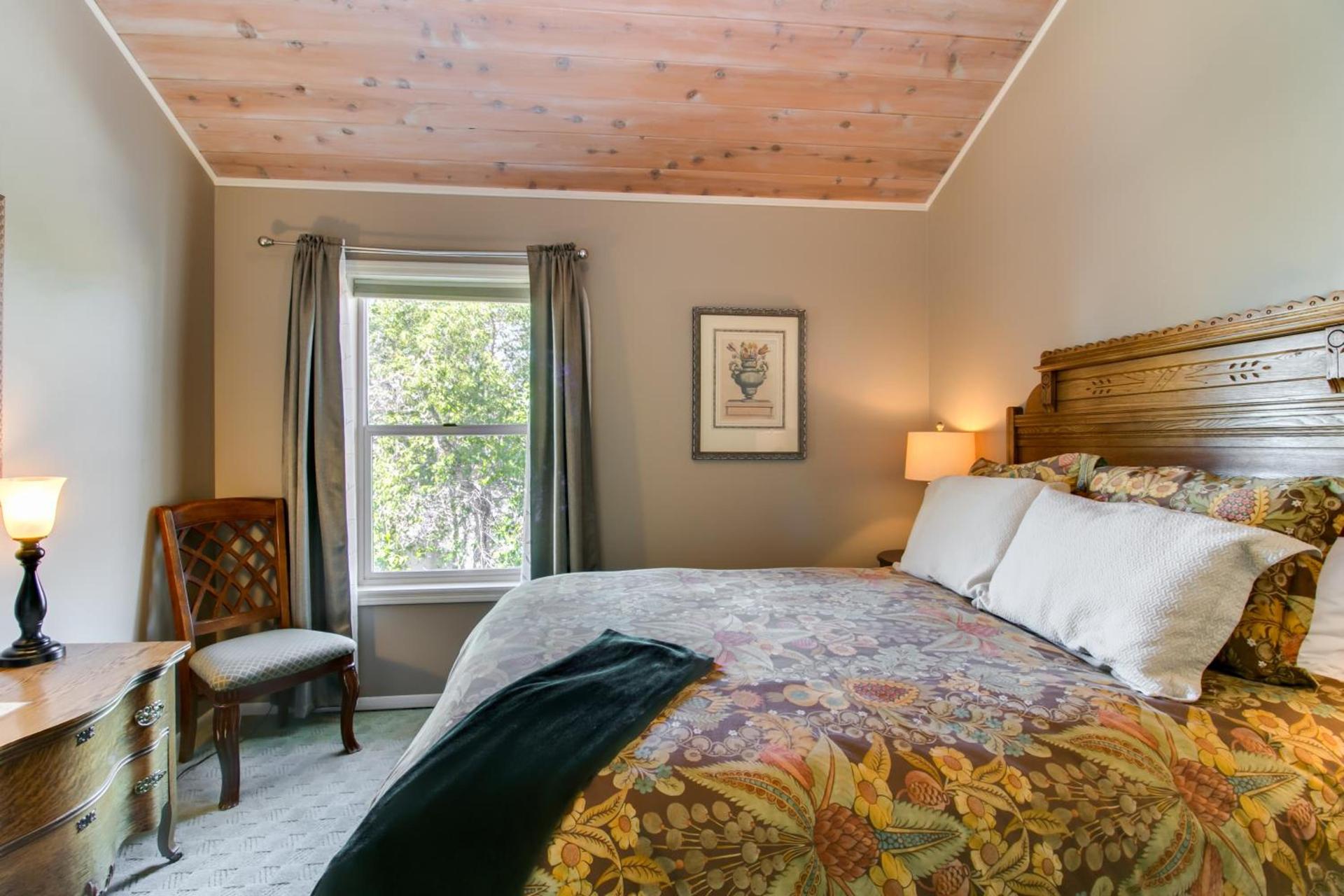 Winchester Inn photo 11
