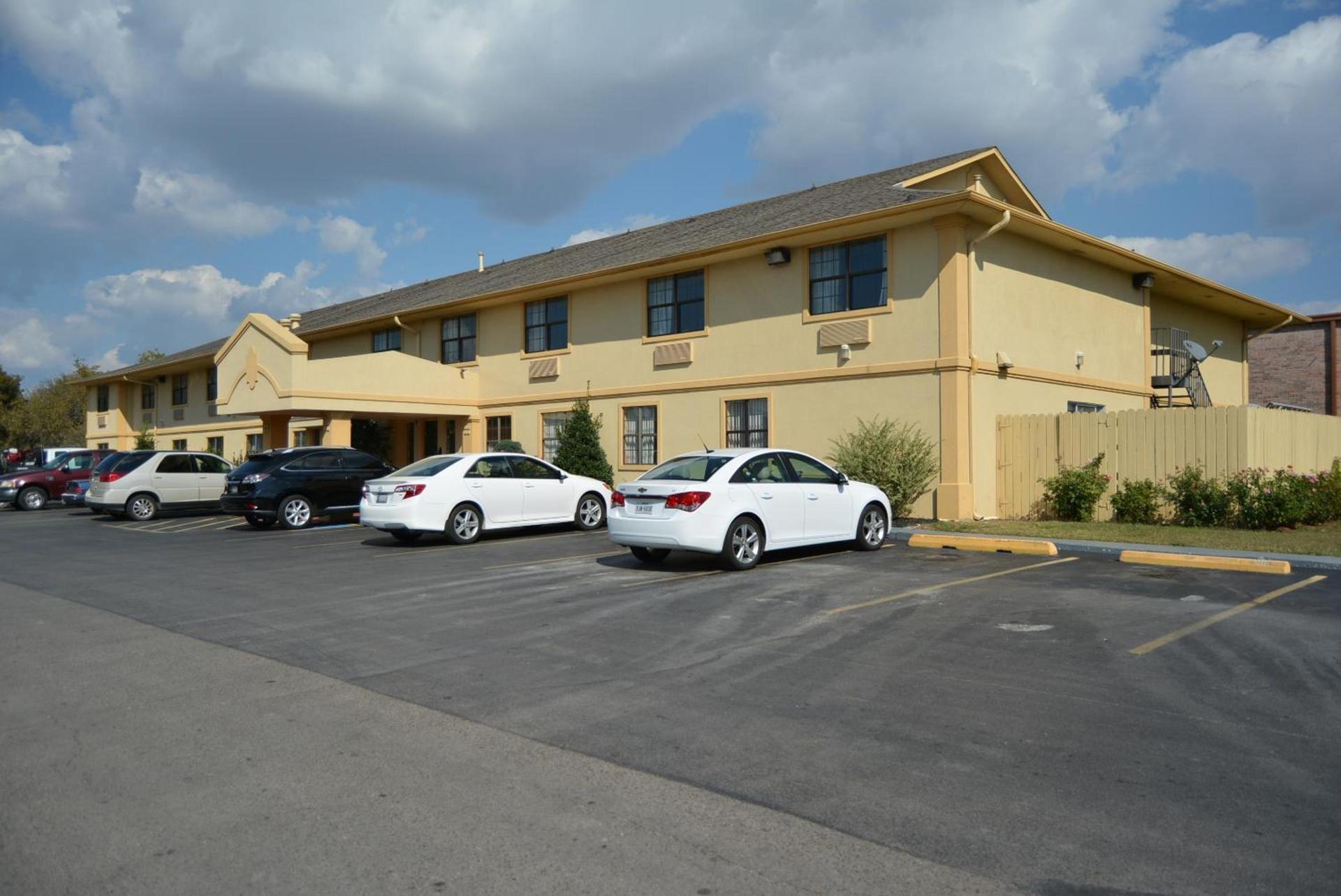 Super 8 by Wyndham Sulphur photo 19