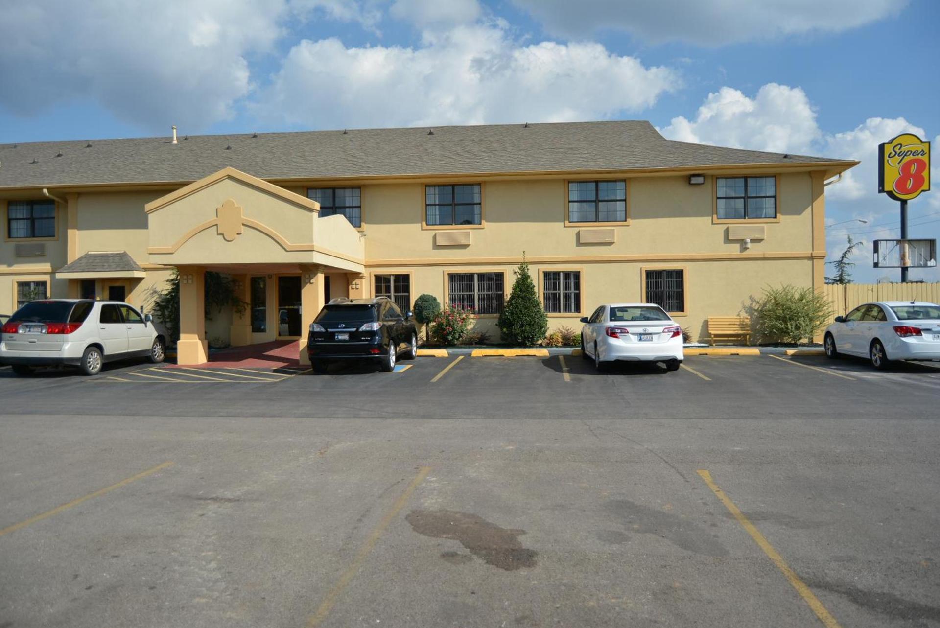 Super 8 by Wyndham Sulphur photo 18