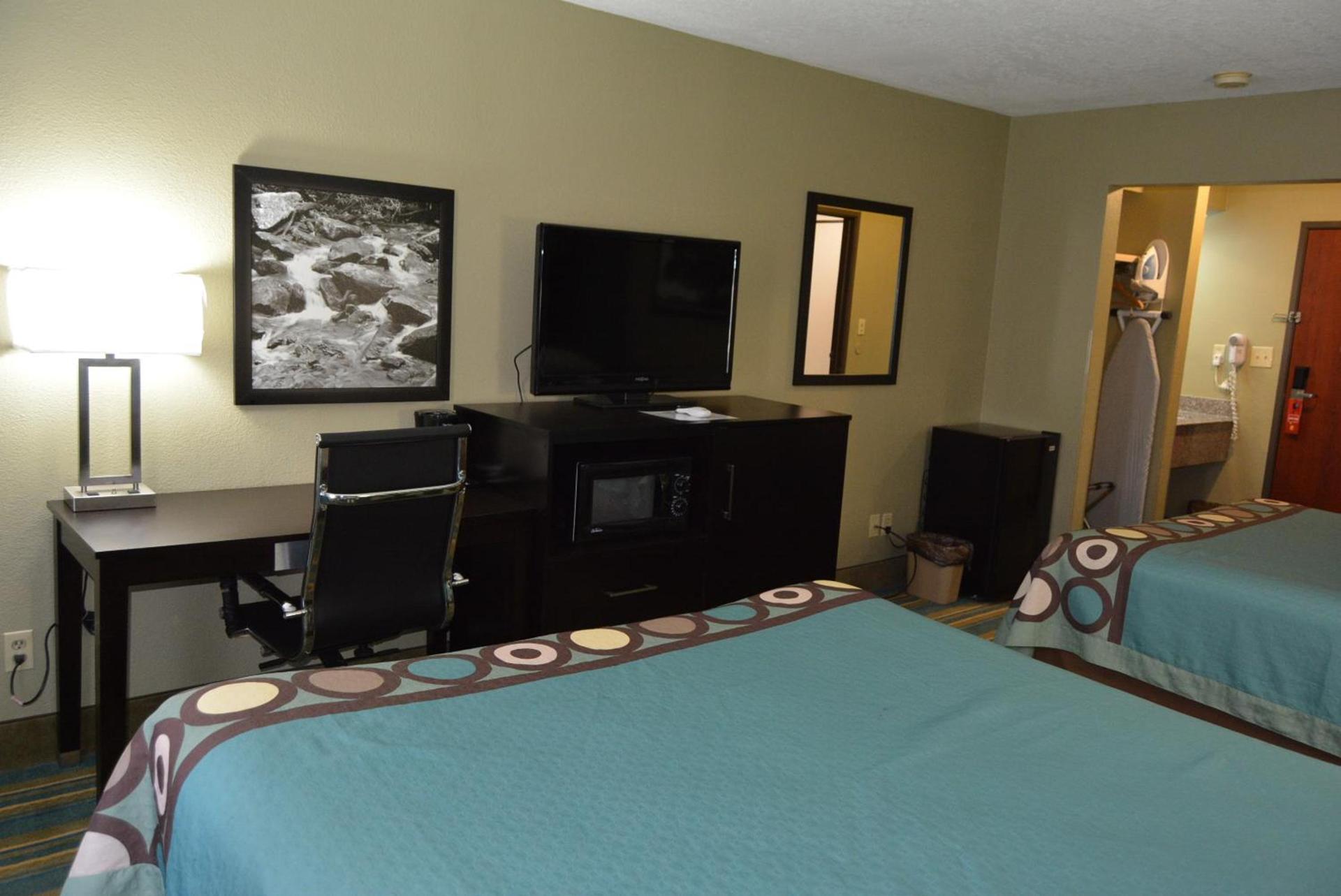 Super 8 by Wyndham Sulphur photo 48