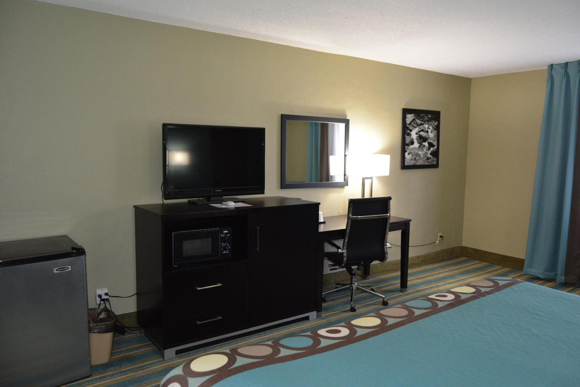 Super 8 by Wyndham Sulphur photo 49