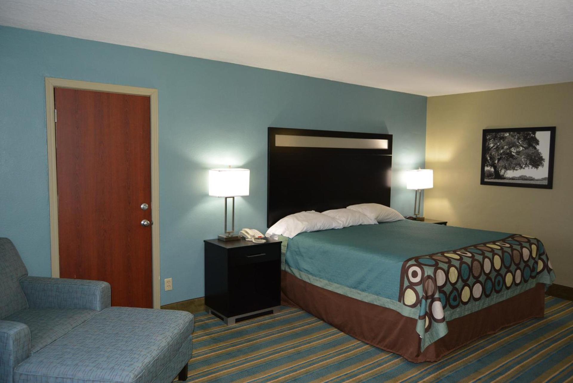 Super 8 by Wyndham Sulphur photo 50