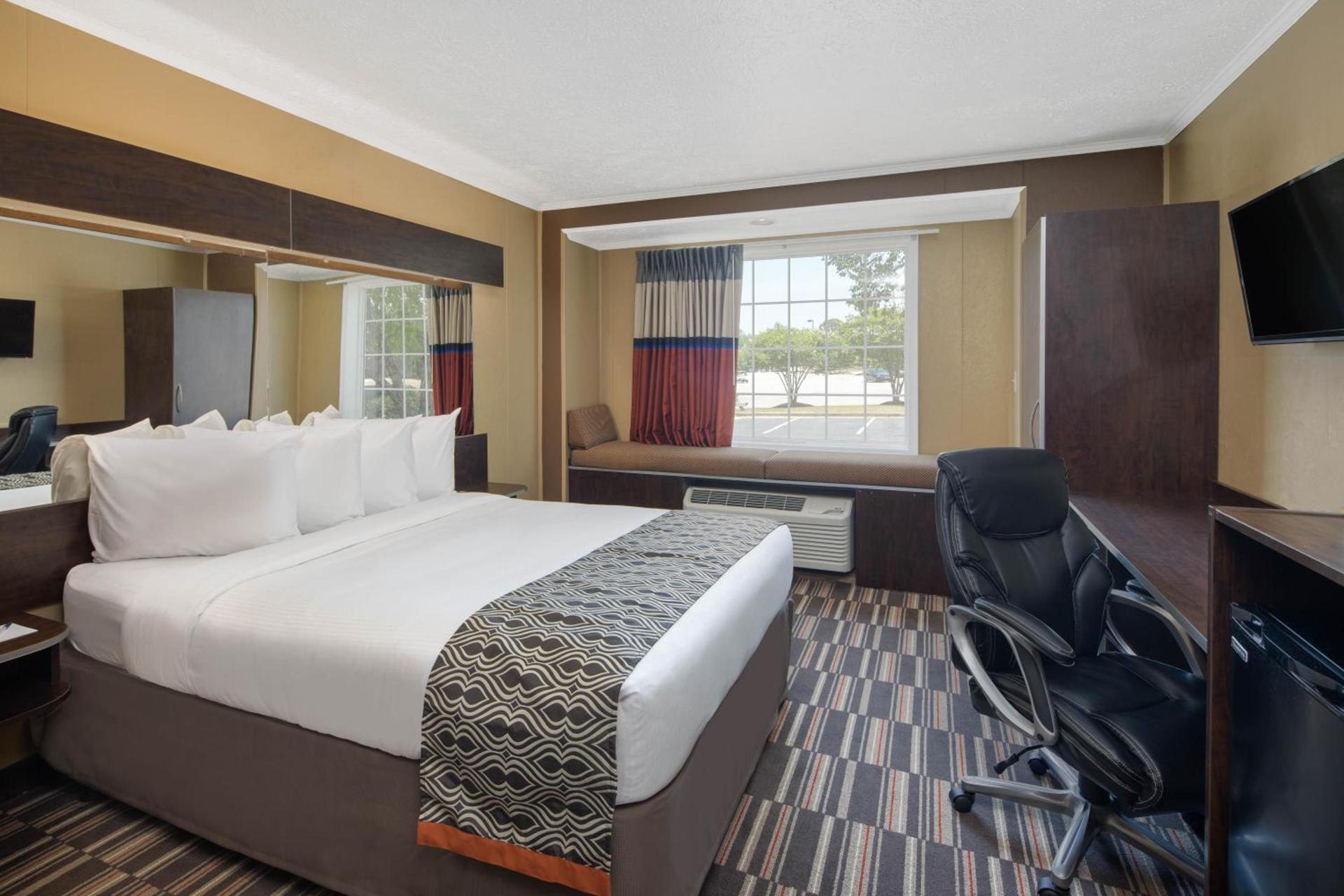 Microtel Inn & Suites by Wyndham Columbia Fort Jackson N photo 3