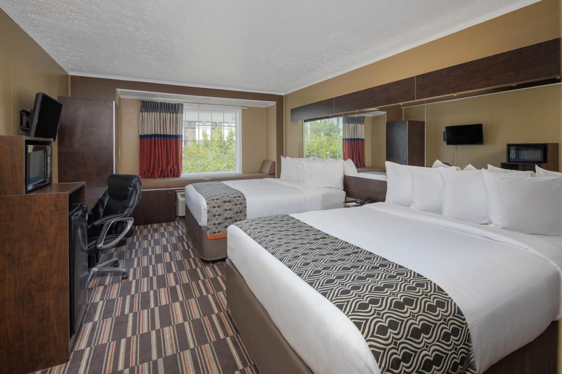 Microtel Inn & Suites by Wyndham Columbia Fort Jackson N photo 2
