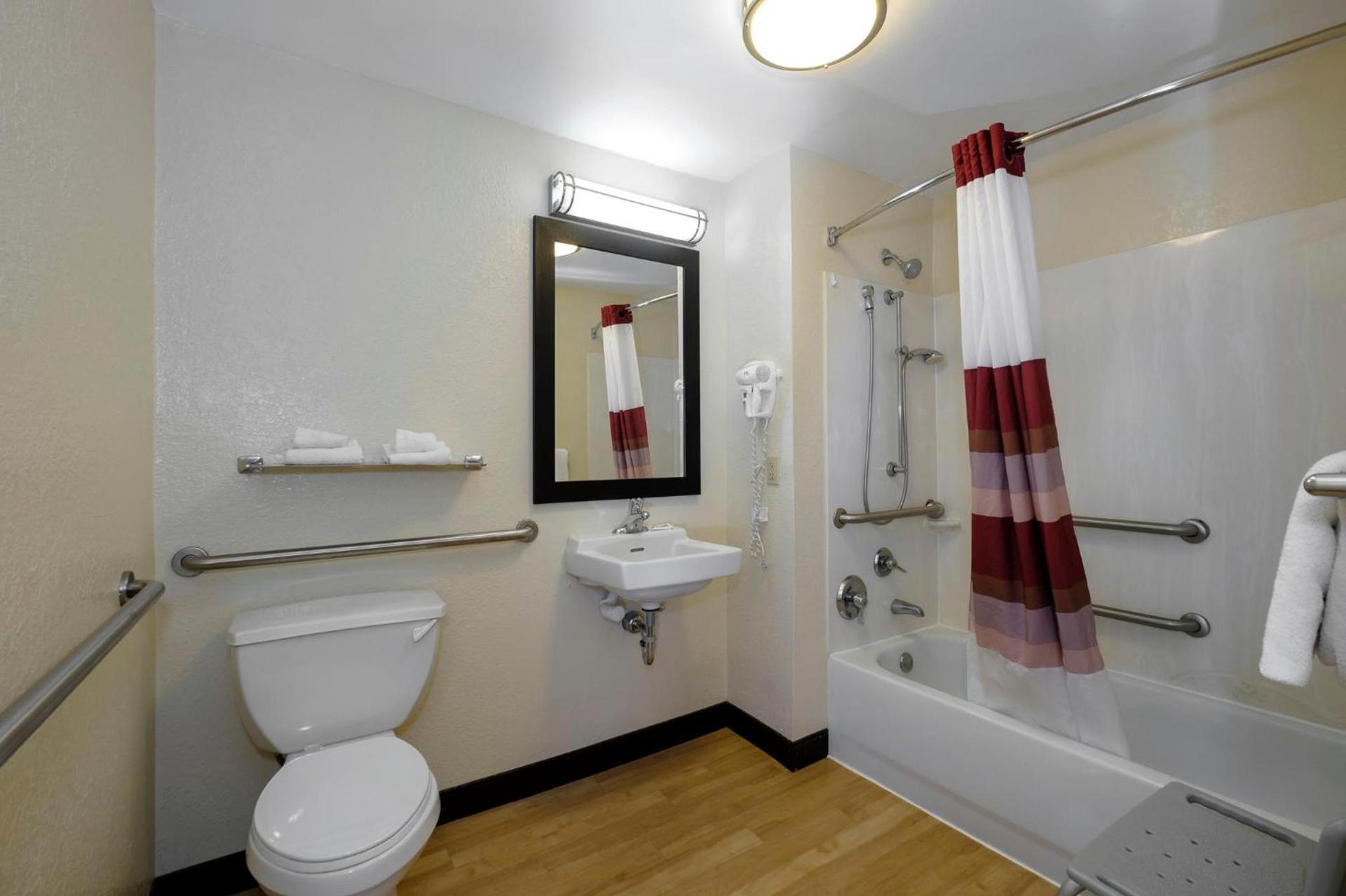 Red Roof Inn PLUS + Gainesville photo 48
