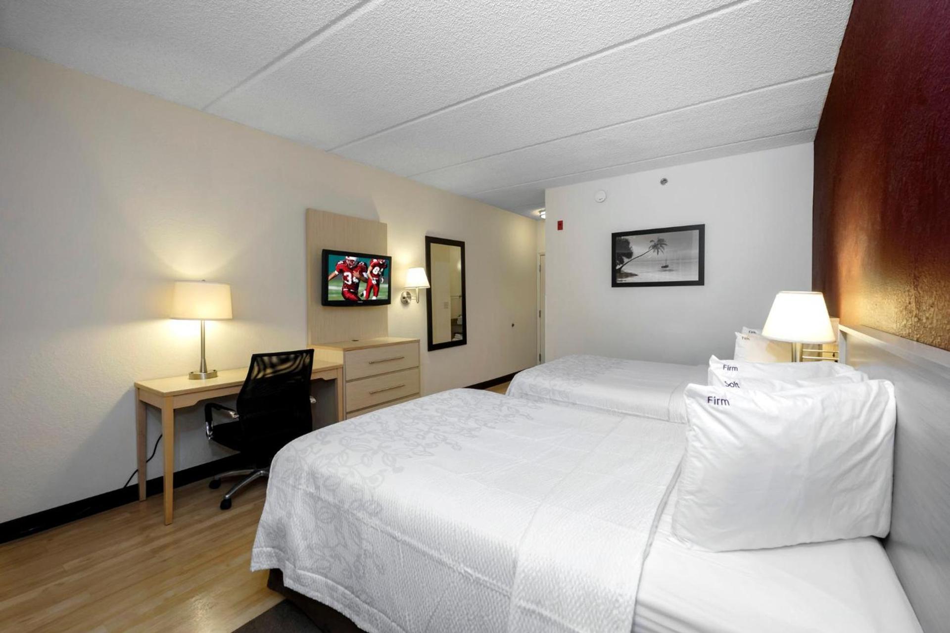 Red Roof Inn PLUS + Gainesville photo 16