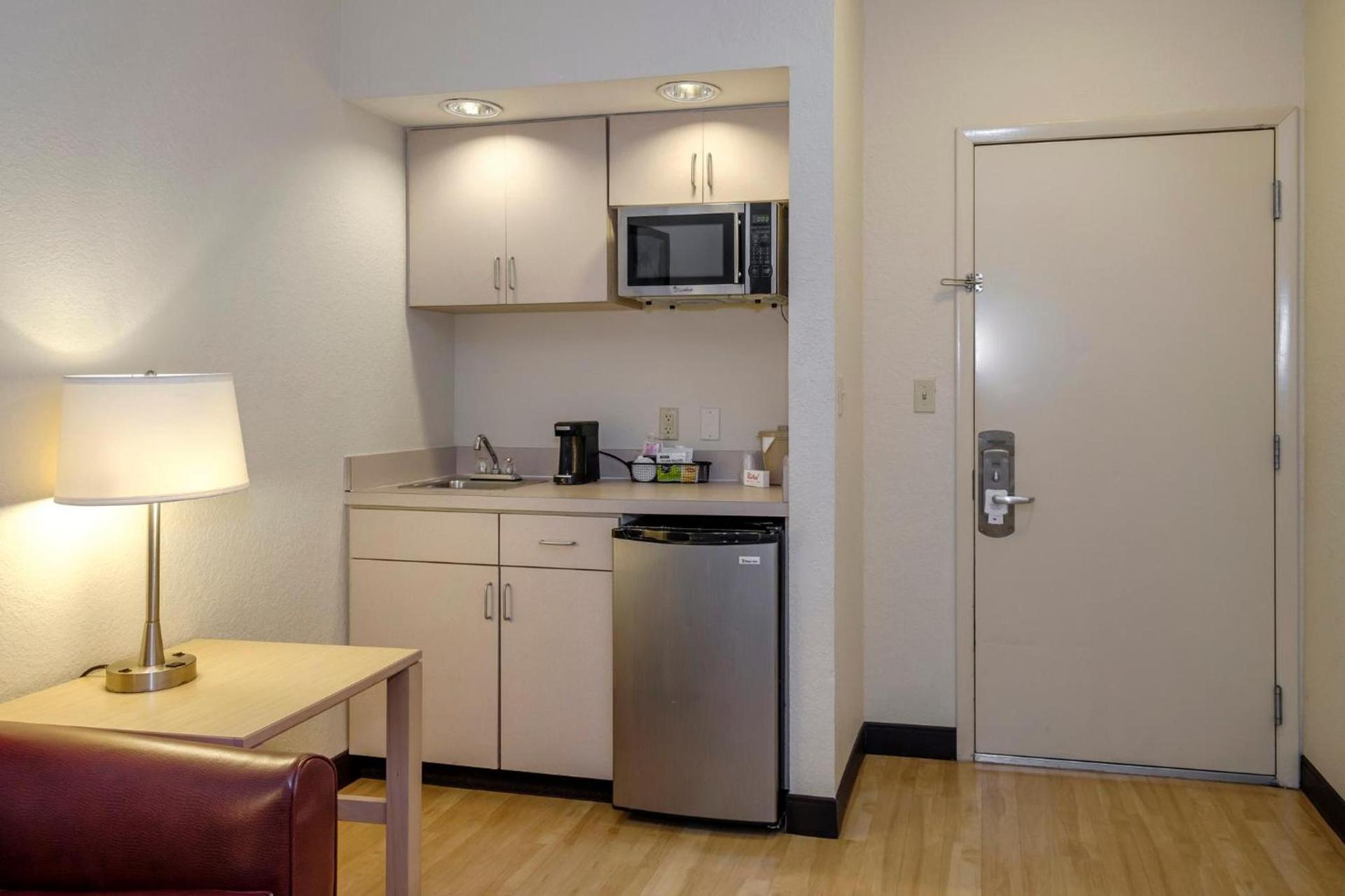 Red Roof Inn PLUS + Gainesville photo 14