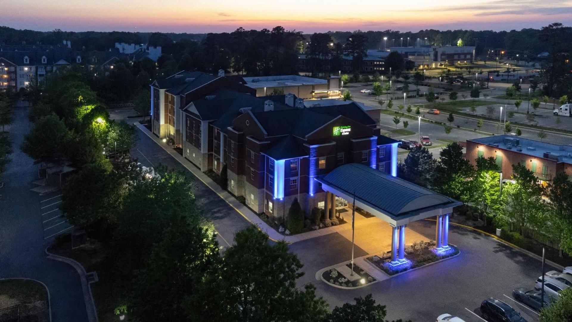 Holiday Inn Express & Suites Williamsburg by IHG photo 12