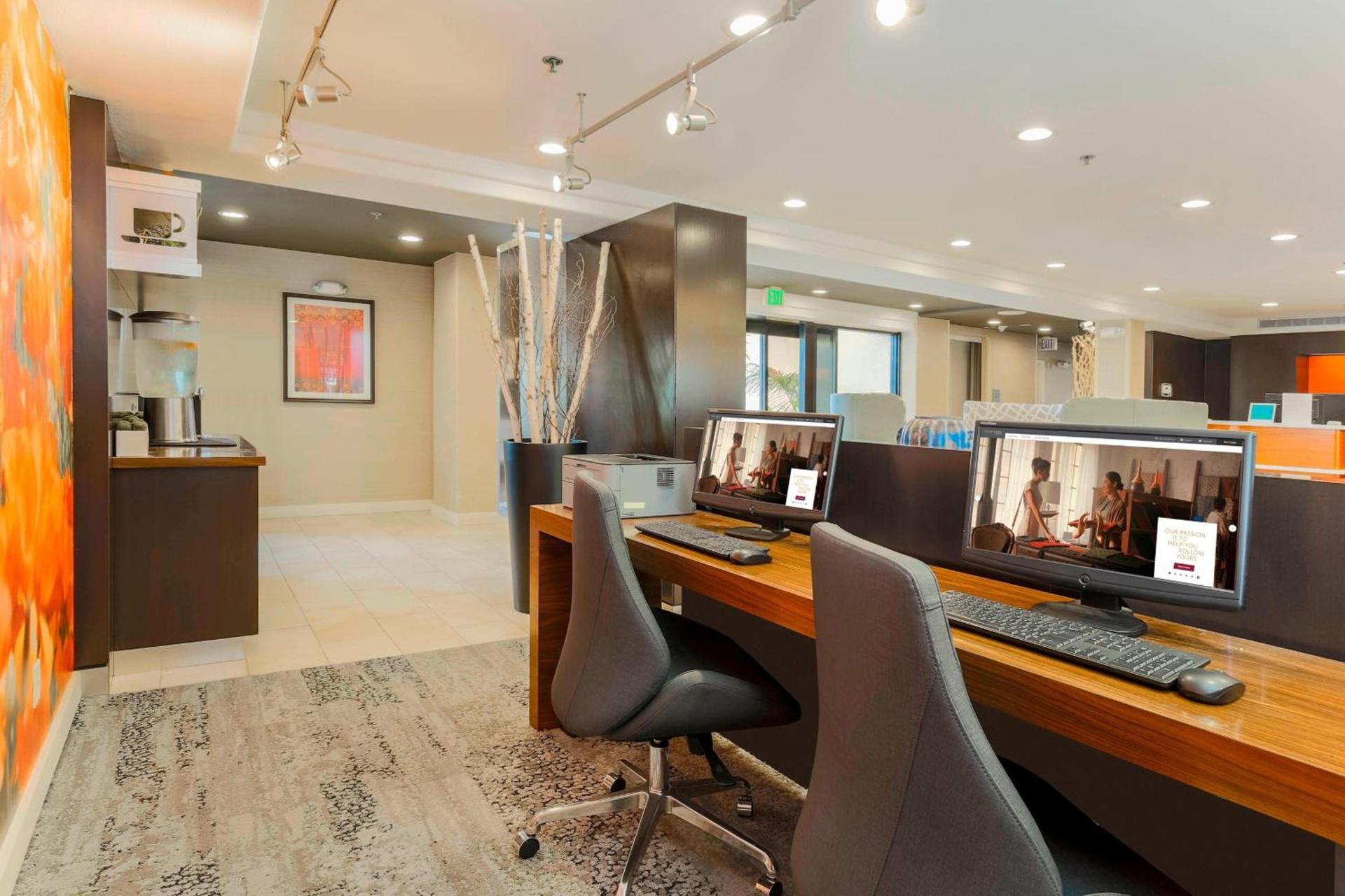 Courtyard by Marriott San Diego Del Mar/Solana Beach photo 53