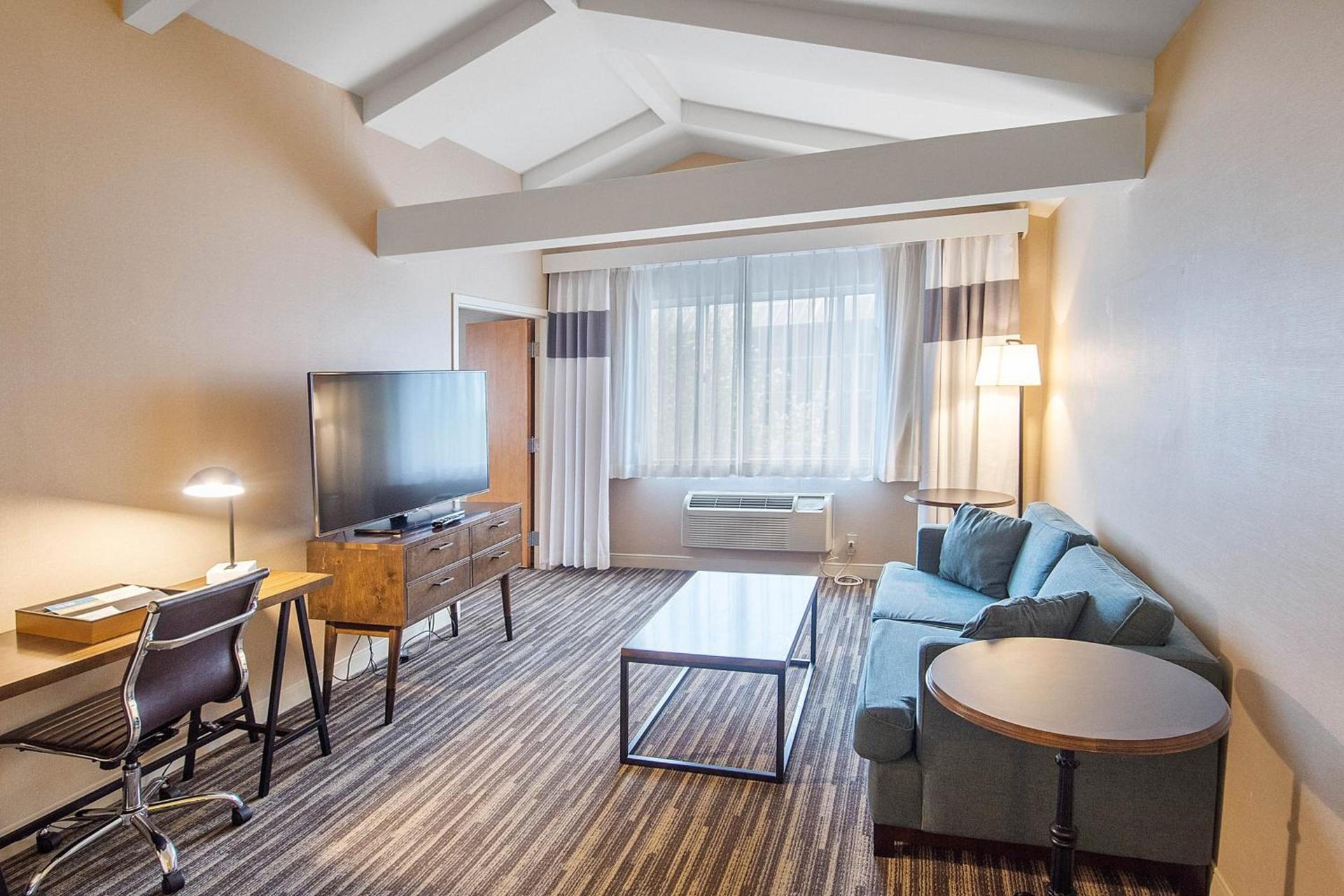 Best Western Premier Plainview-Long Island Hotel photo 10