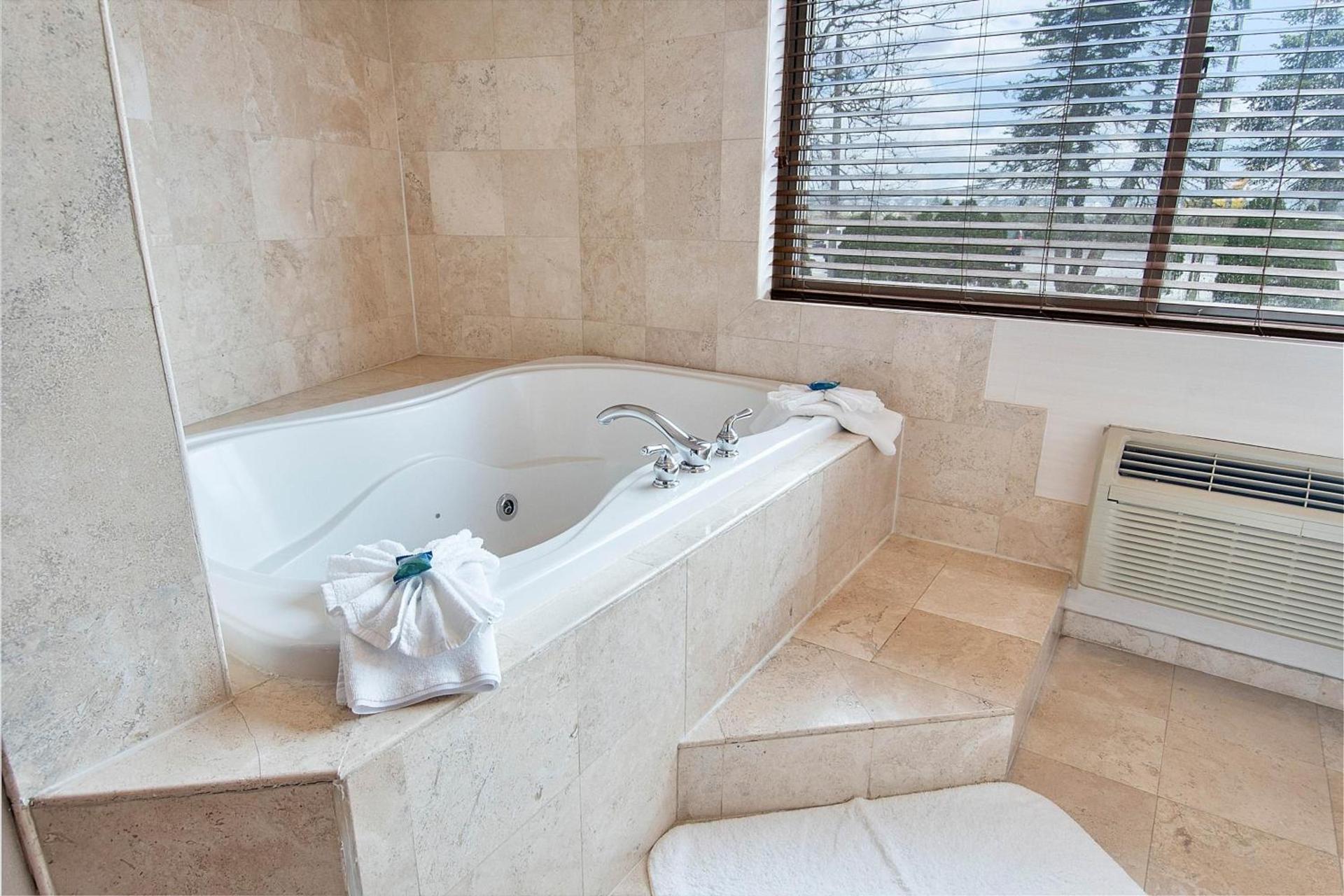 Best Western Premier Plainview-Long Island Hotel photo 12