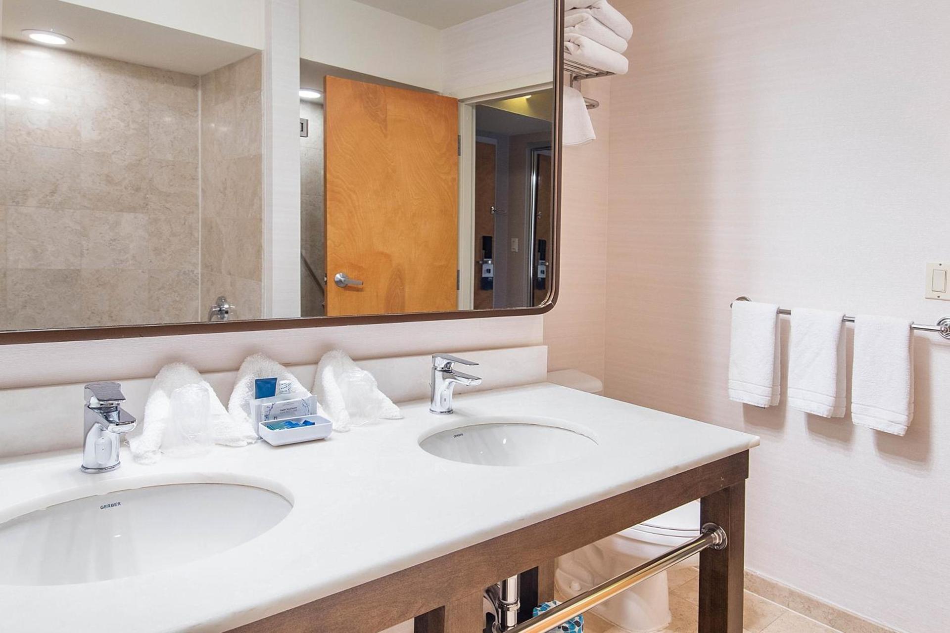 Best Western Premier Plainview-Long Island Hotel photo 14
