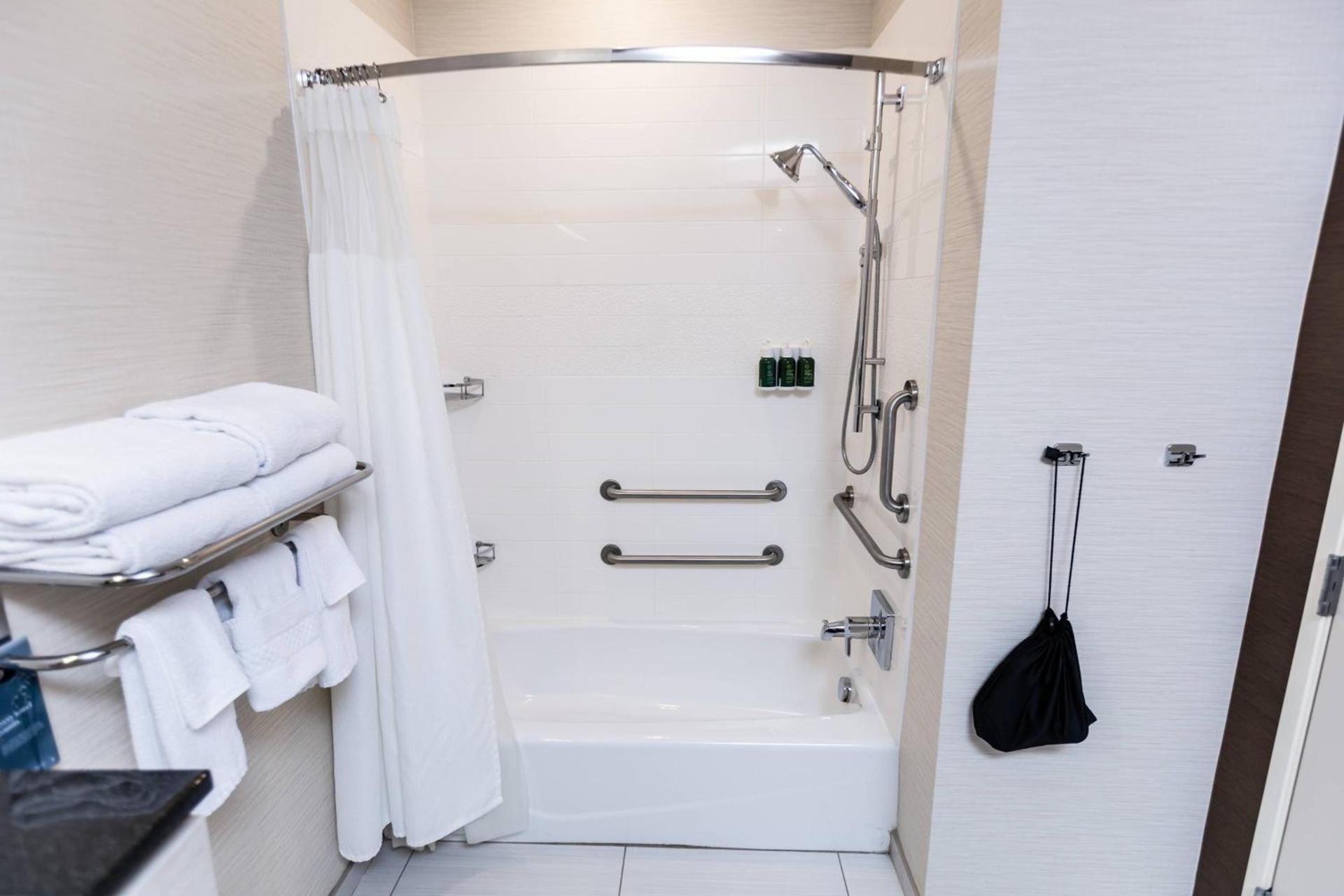 Fairfield Inn & Suites by Marriott Bowling Green photo 11