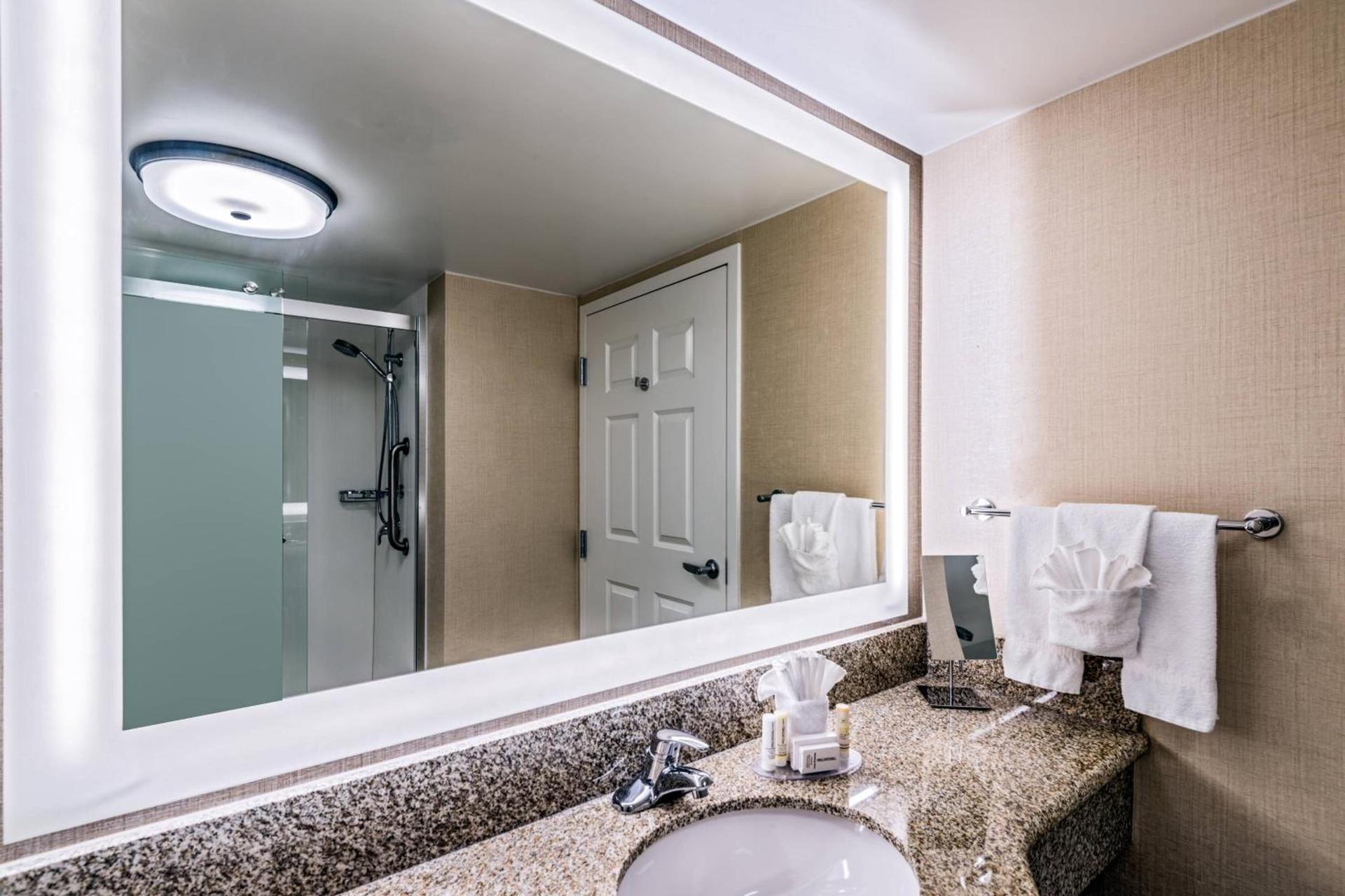 Courtyard by Marriott Charleston Historic District photo 13
